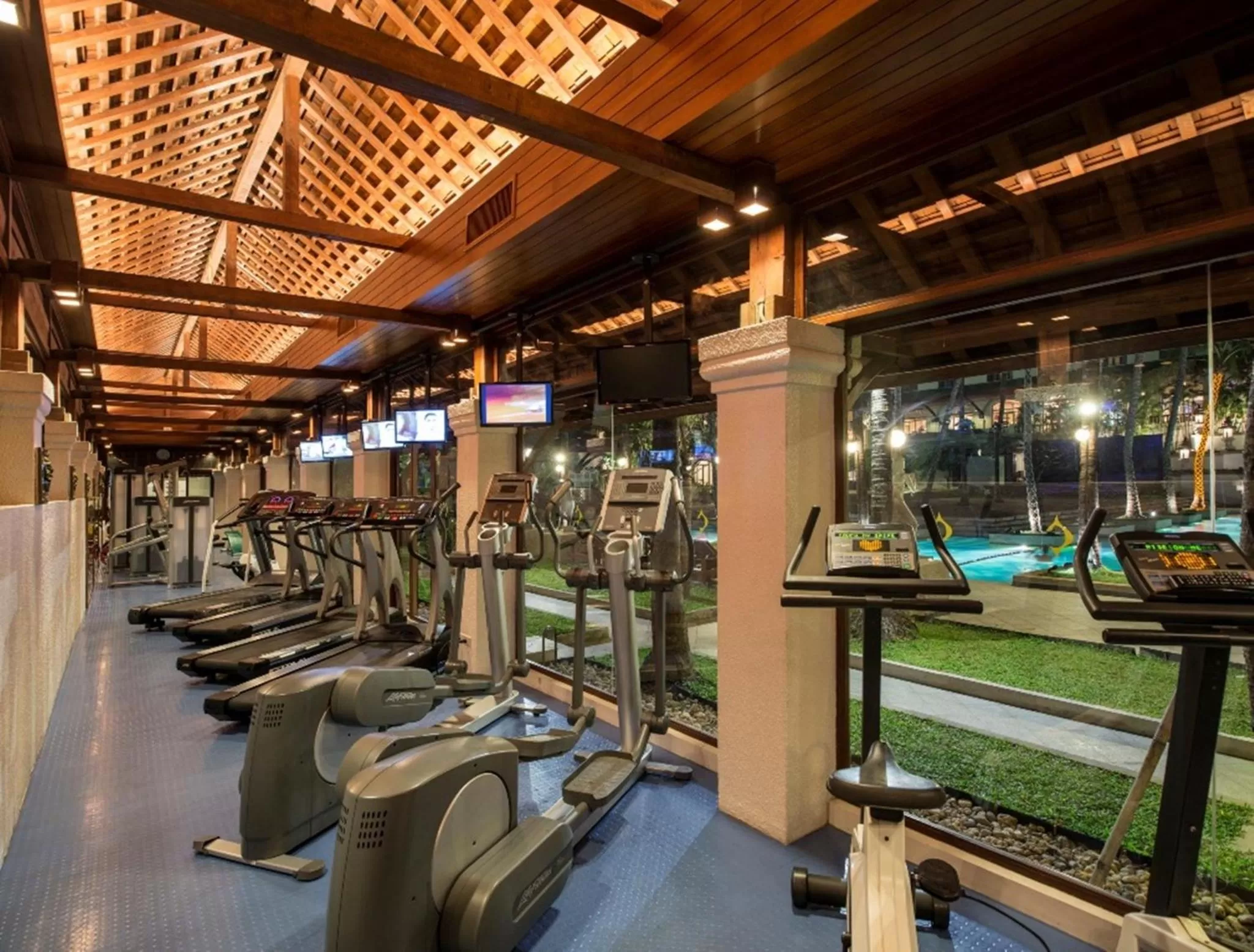 Fitness centre/facilities in Chatrium Hotel Royal Lake Yangon