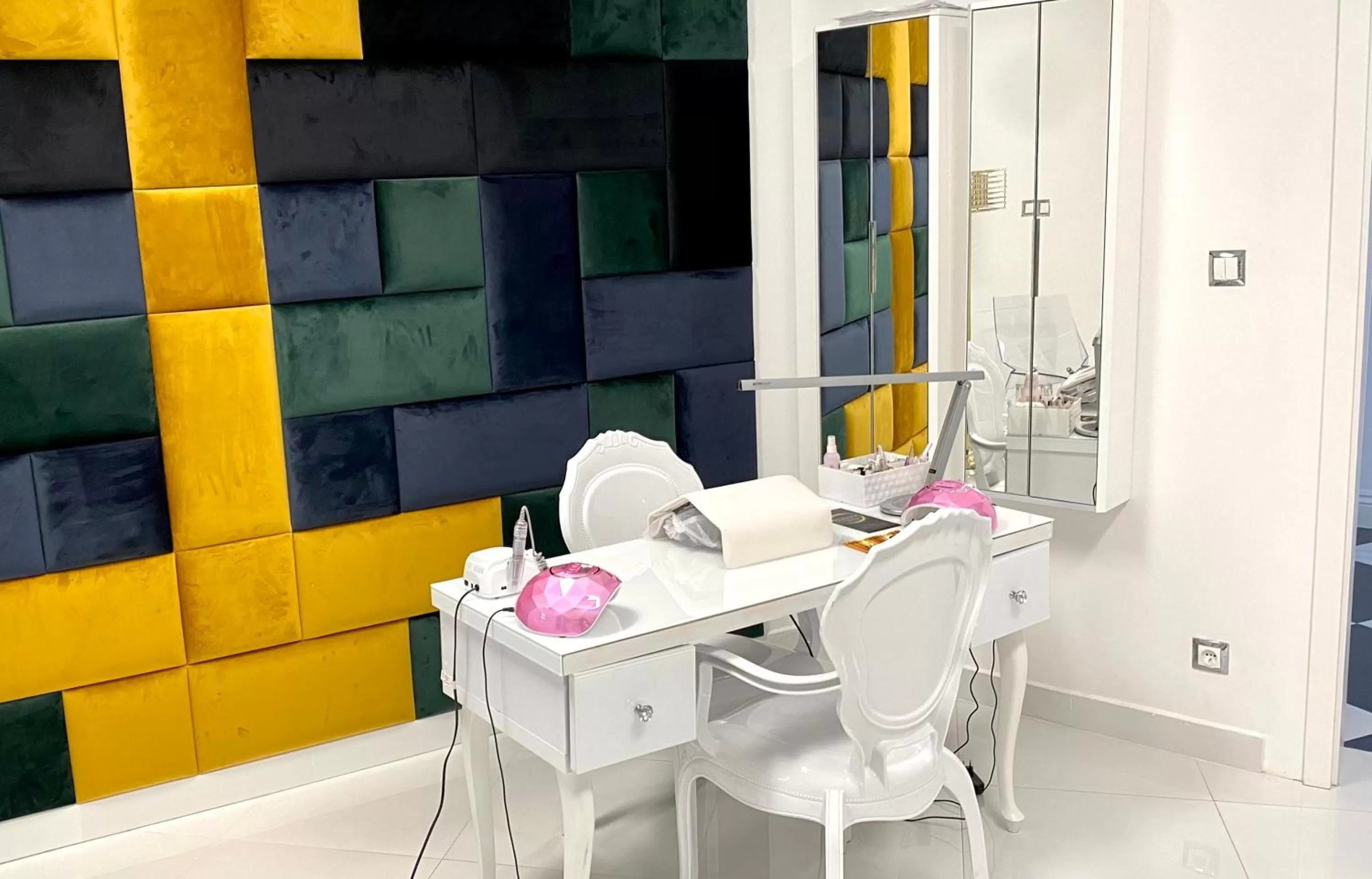 Living room, Bathroom in Pałac na wodzie Falkowski Medical & SPA & Conference