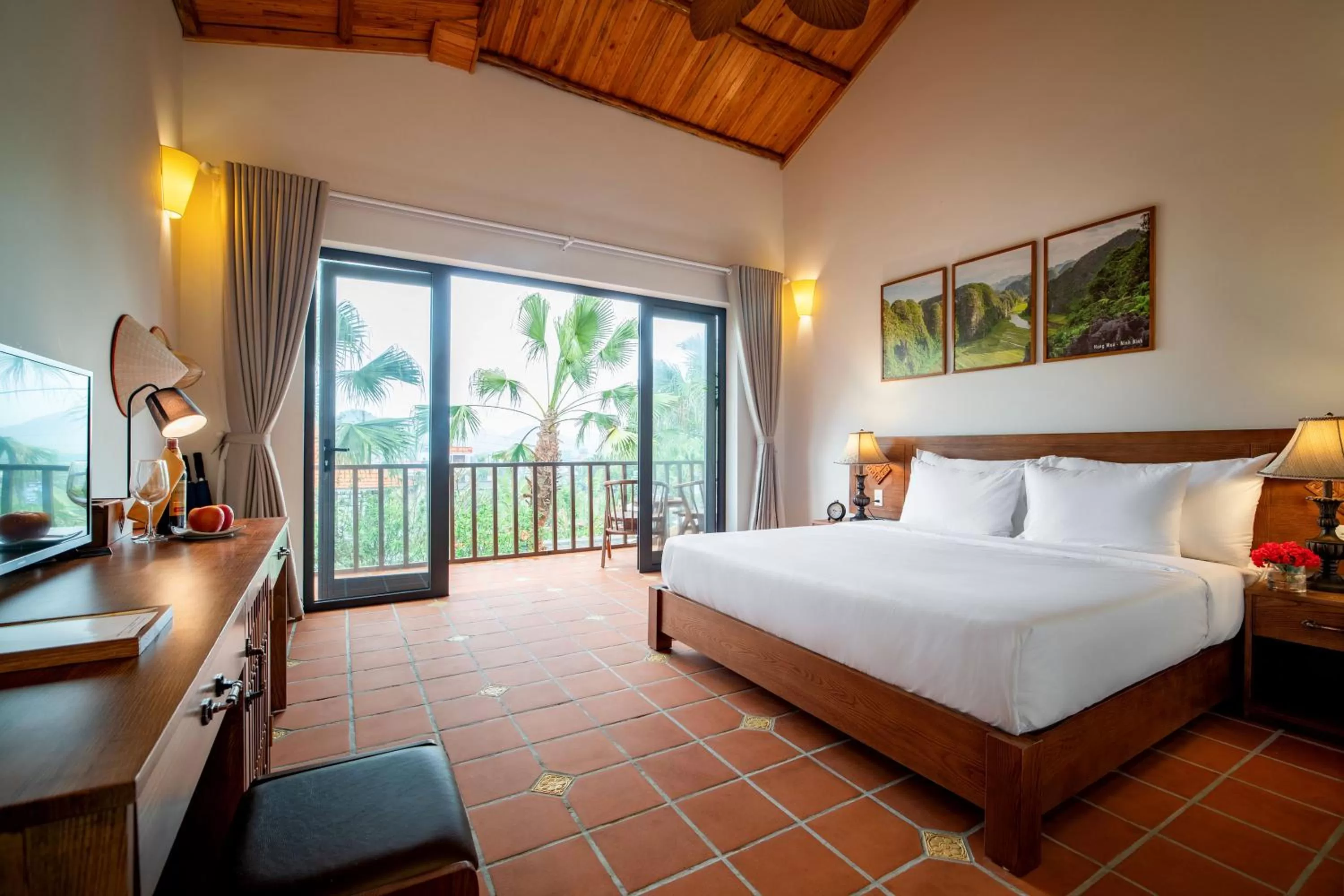 Bed in Bai Dinh Garden Resort & Spa