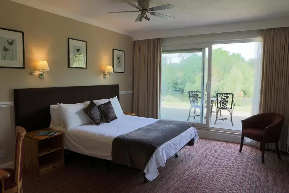 Lakeside Double Room in Inn On The Lake Lakeside Double Room in Inn On The Lake