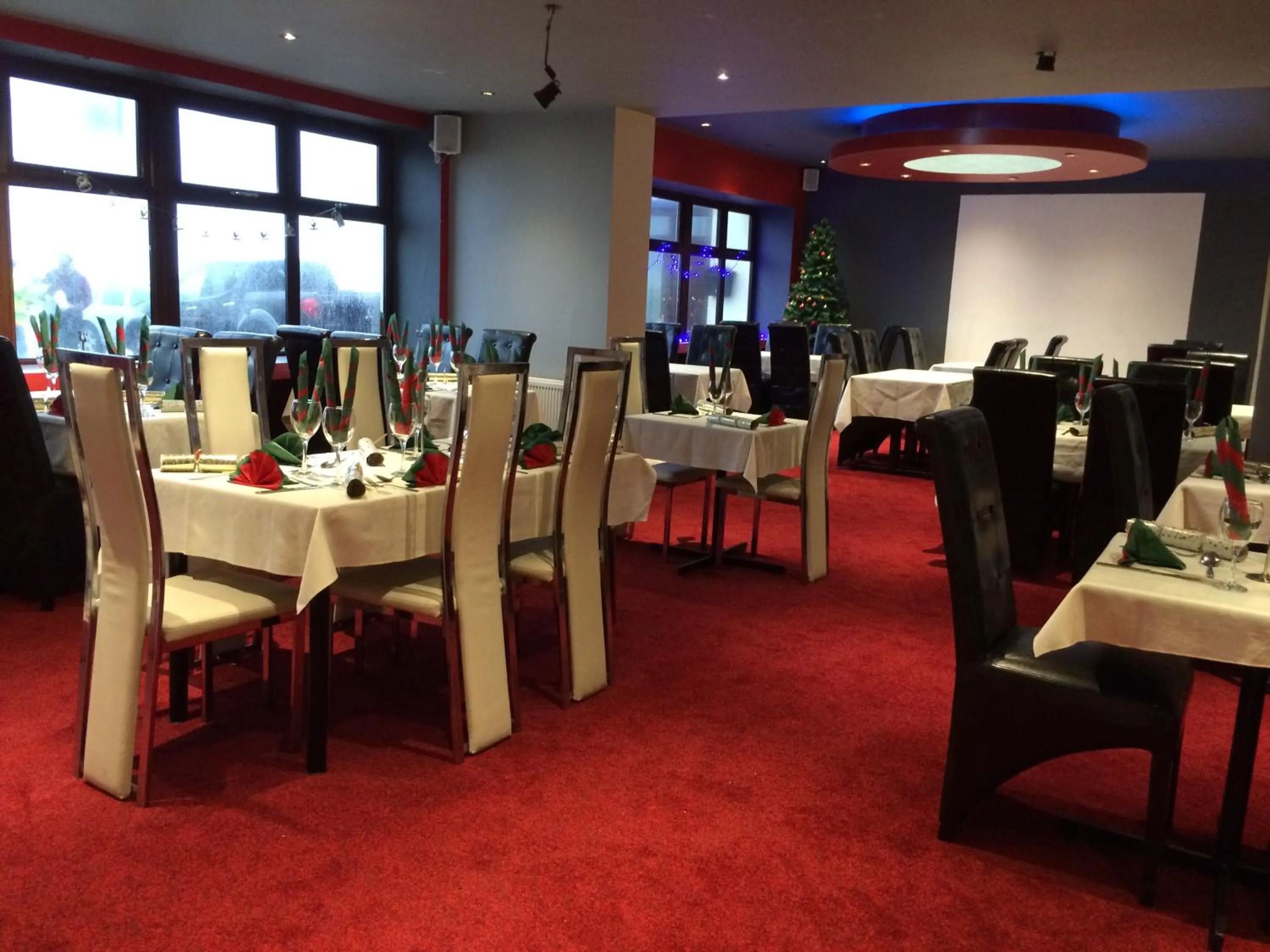 Restaurant/places to eat in Sunny Days Hotel