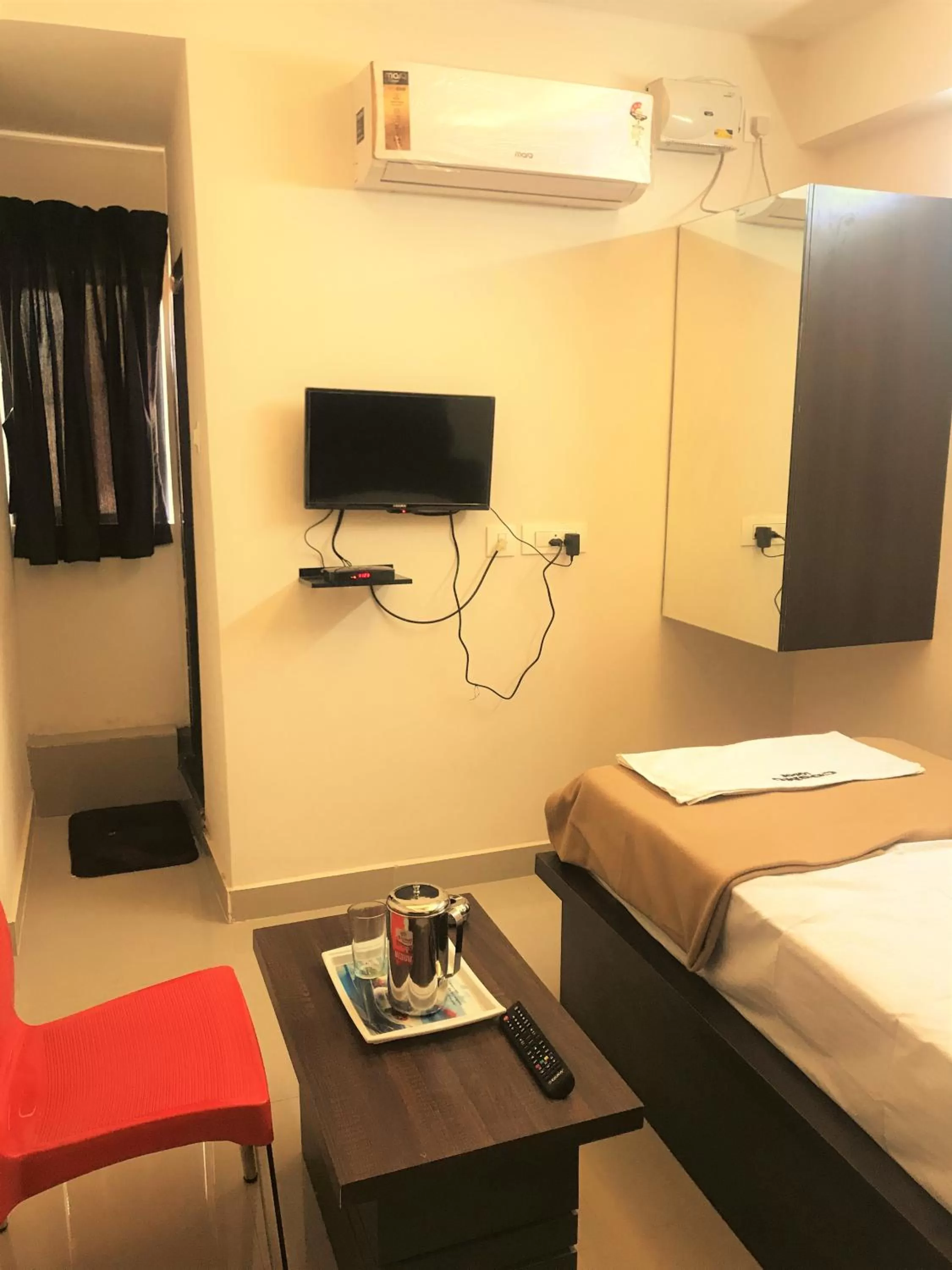 TV/Entertainment Center in COSMO LODGE