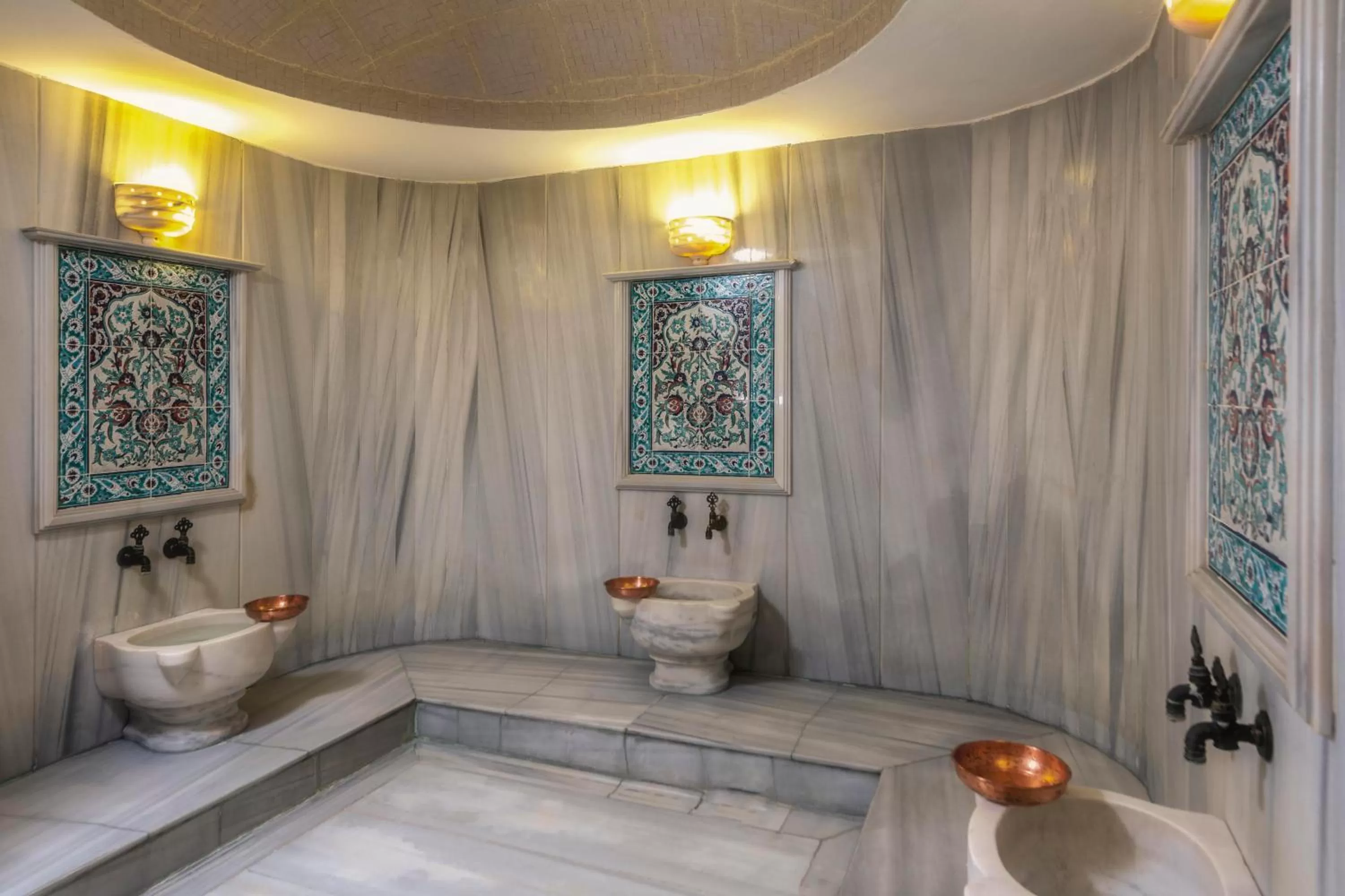 Public Bath in Hotel Yasmak Sultan