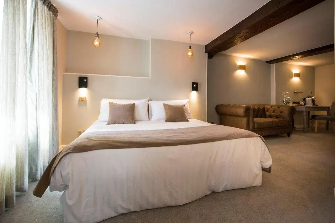 Deluxe Double Room in Logis du Parvis ***Face Cathédrale/in front of the Cathedral*** Deluxe Double Room in Logis du Parvis ***Face Cathédrale/in front of the Cathedral***