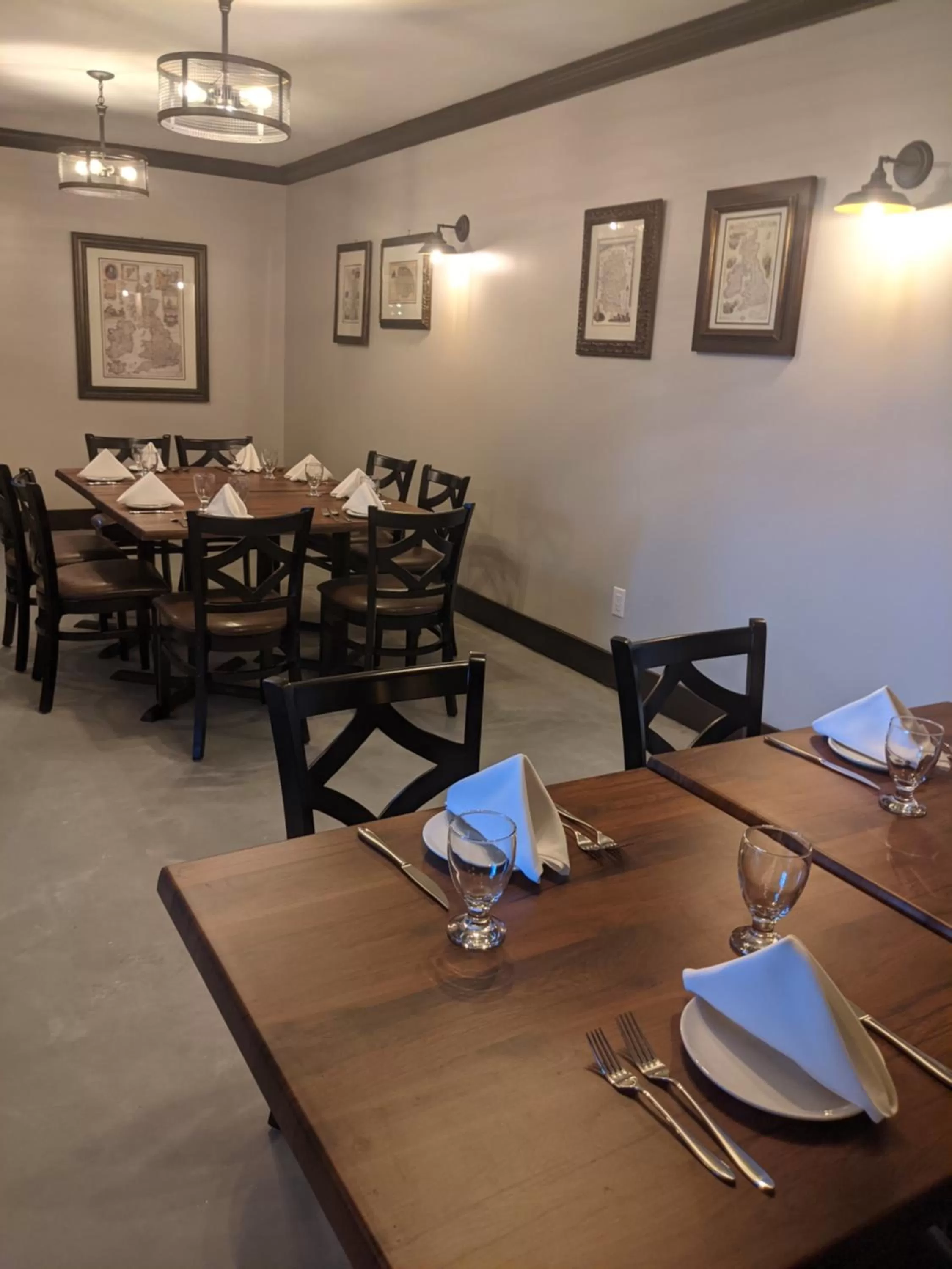 Restaurant/places to eat in Inn at the Falls