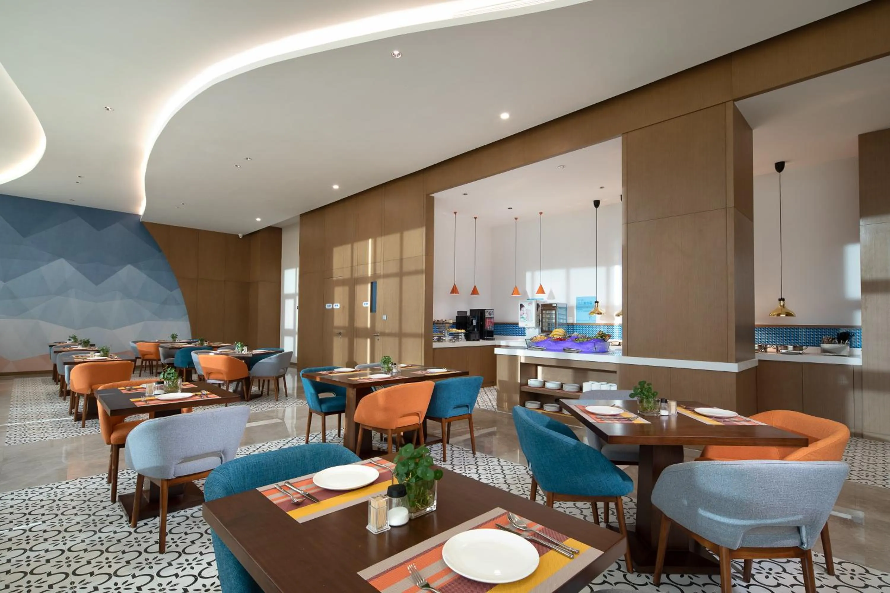 Restaurant/places to eat in Holiday Inn Express Chengdu Longquanyi North by IHG