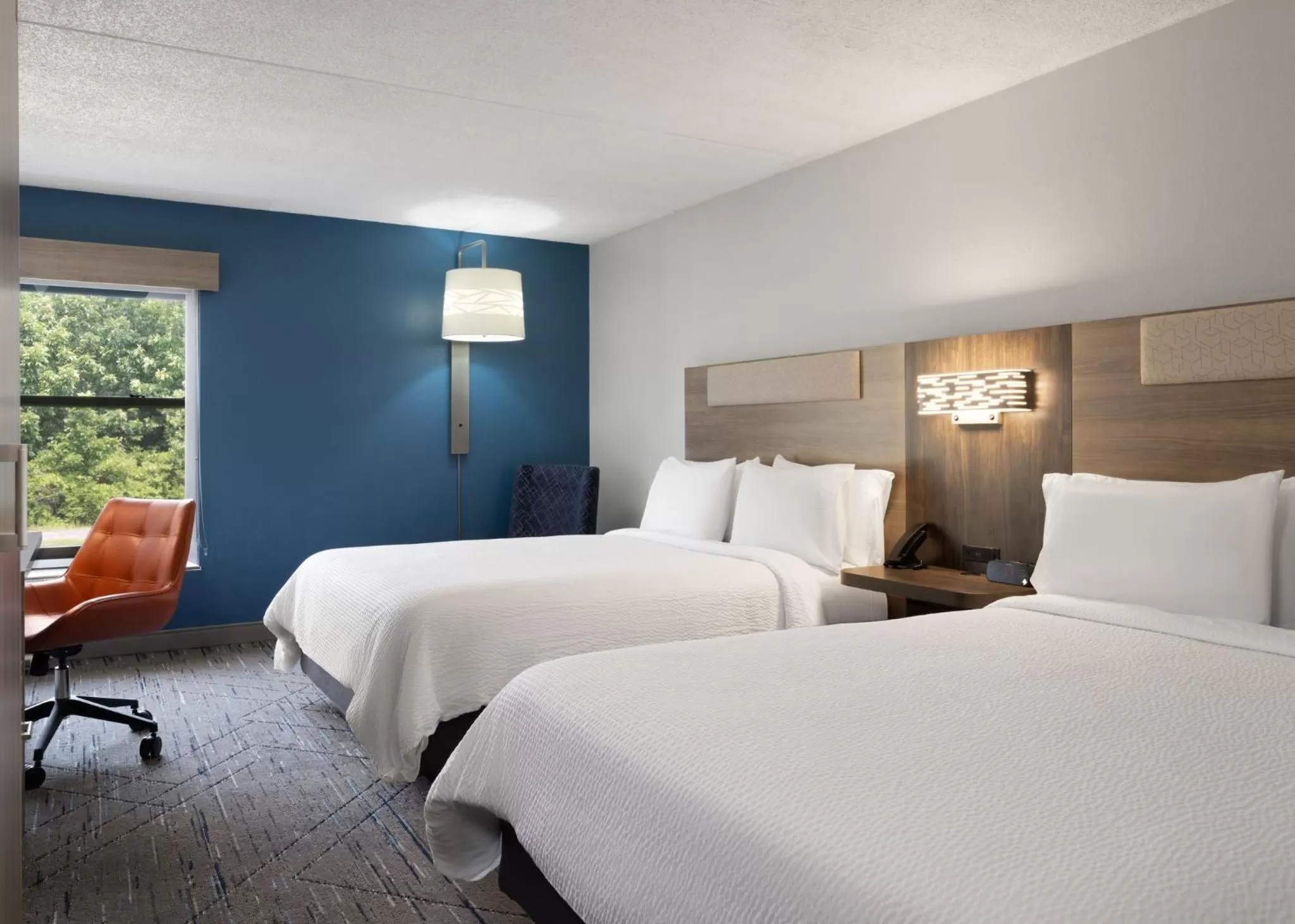 Photo of the whole room, Bed in Holiday Inn Express Indianapolis Airport by IHG