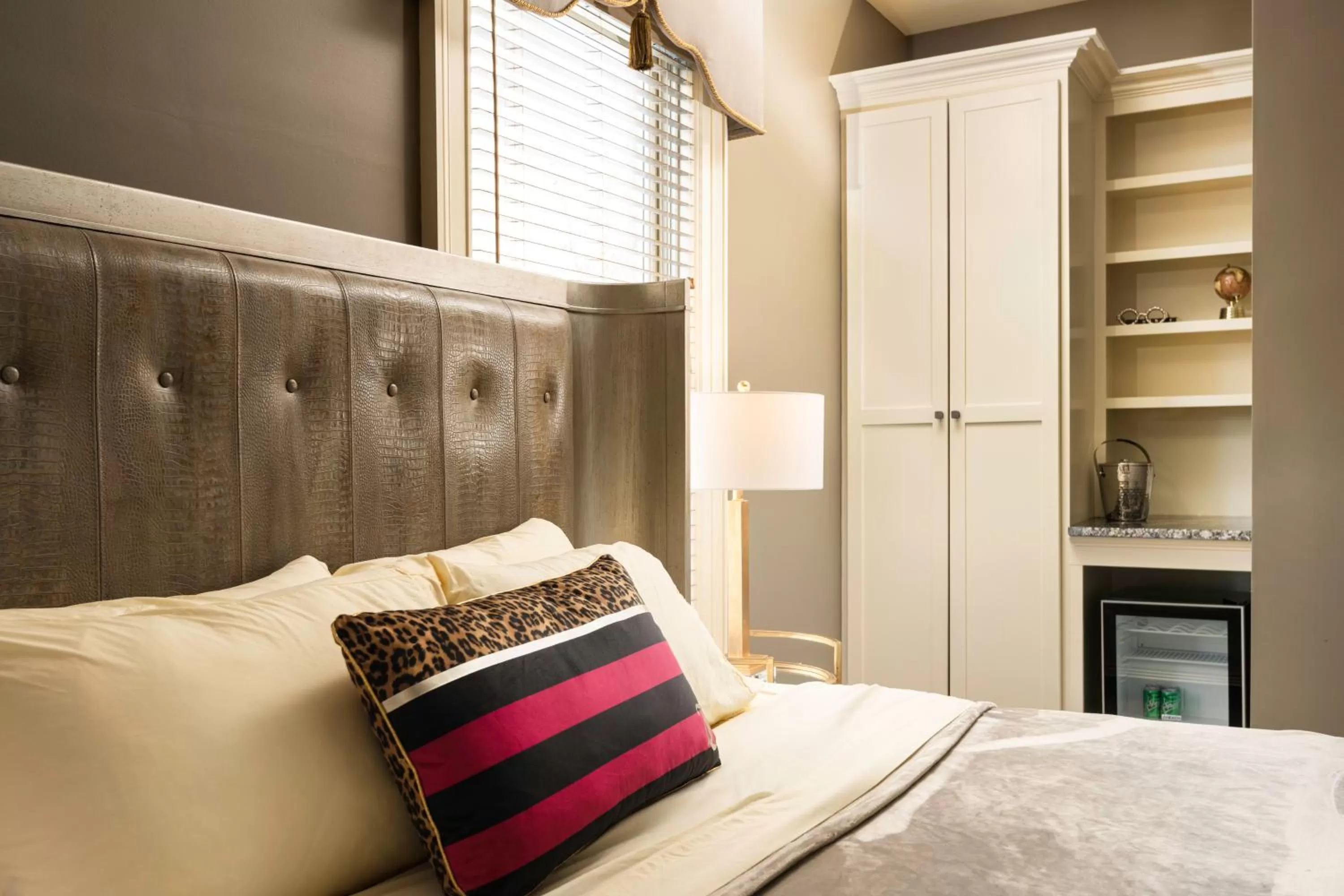 Bedroom, Bed in The Edward Buffalo