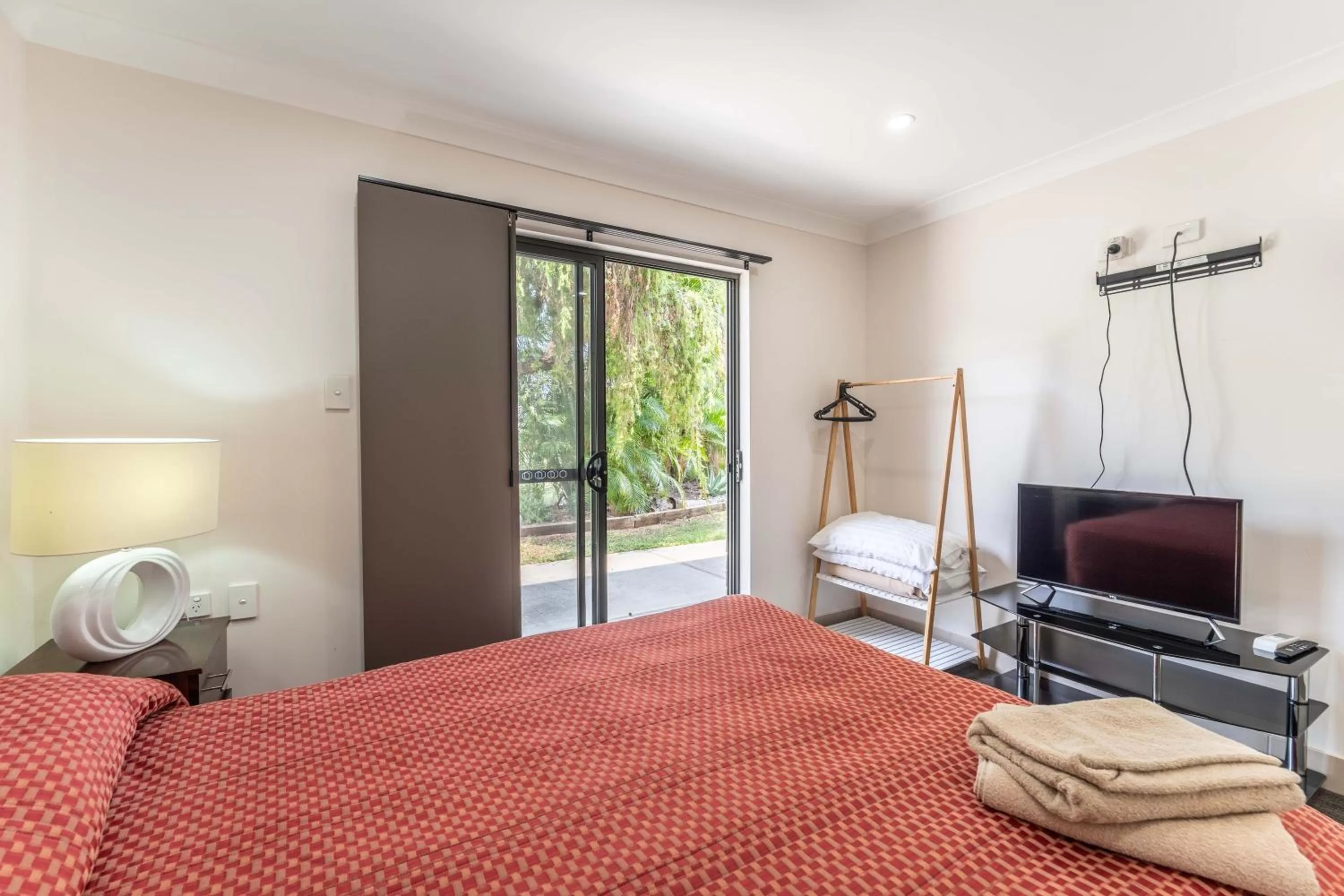 Bed in Emerald Gardens Motel & Apartments