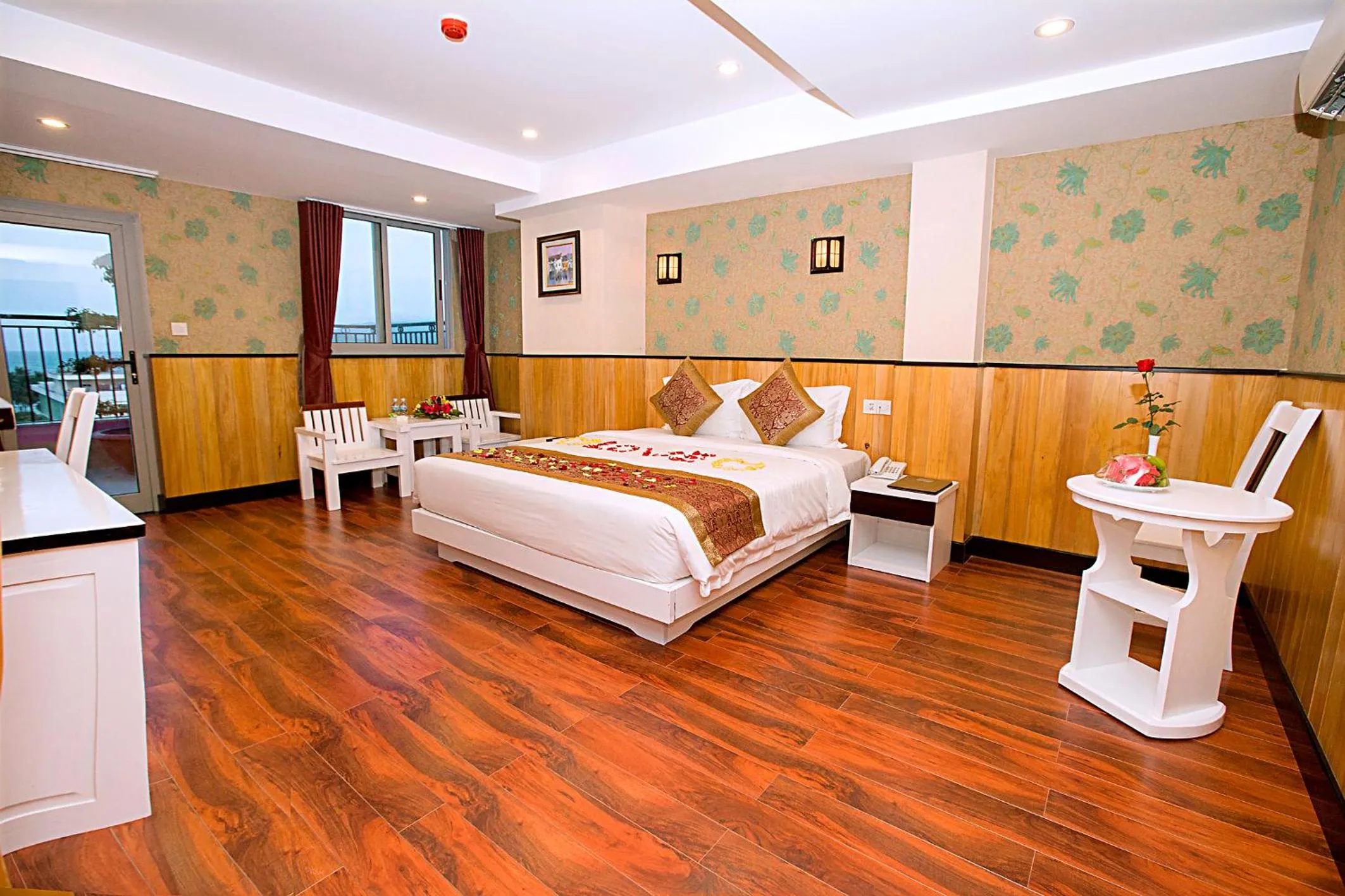 Executive Suite in Golden Rain 2 Hotel Nha Trang Beach