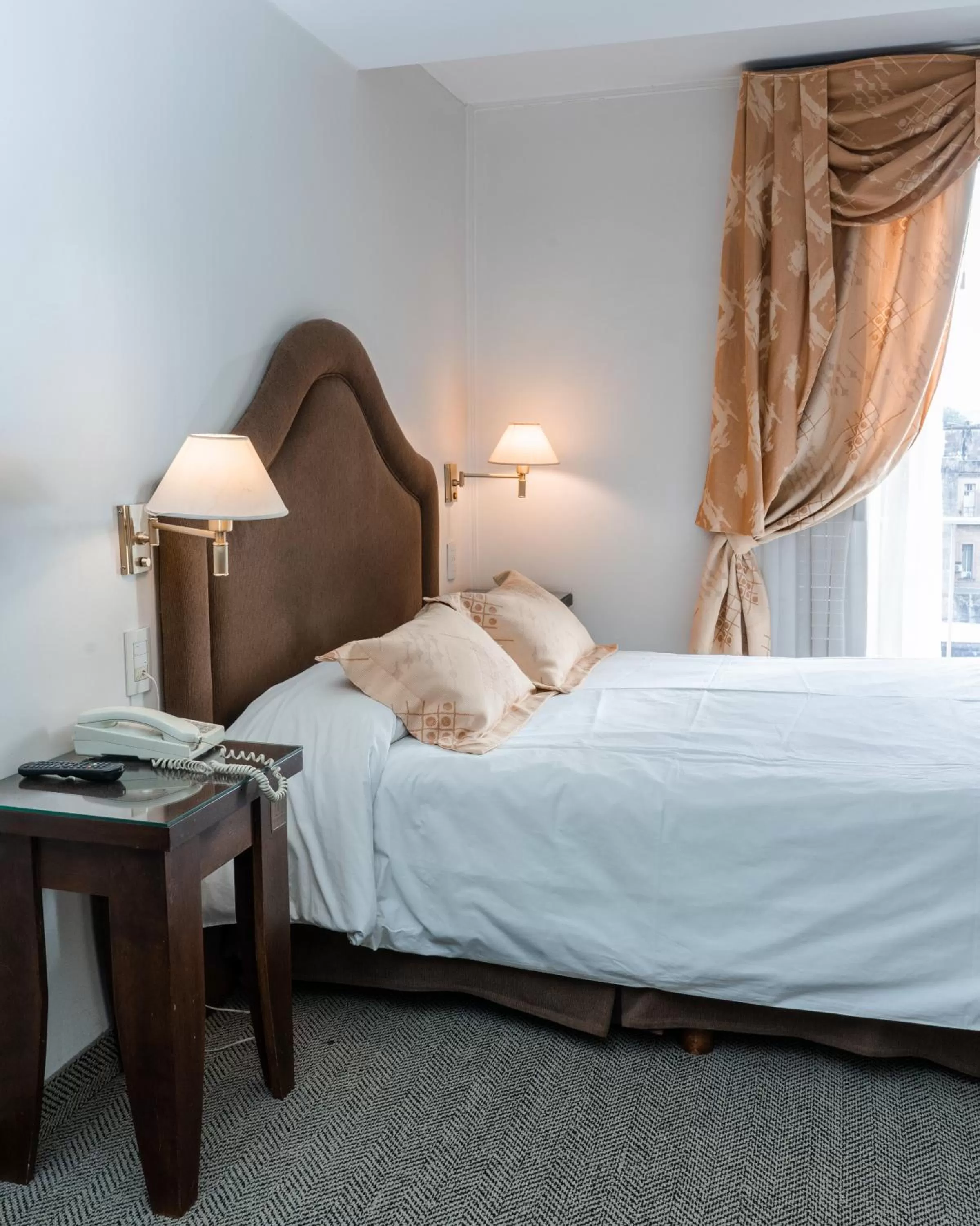 Bed in Hotel Metropol