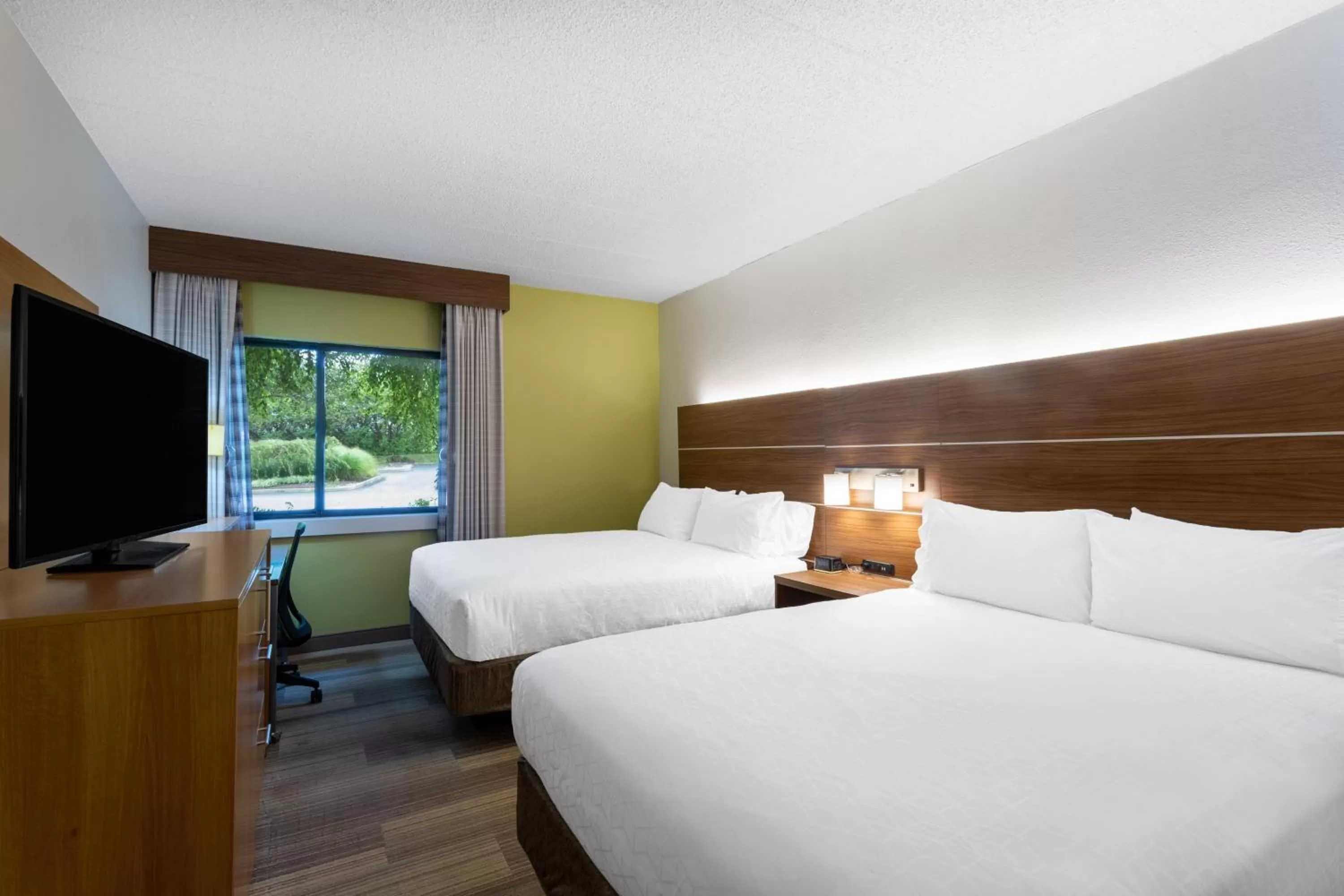 Photo of the whole room, Bed in Holiday Inn Express Hotel & Suites Philadelphia - King of Prussia by IHG
