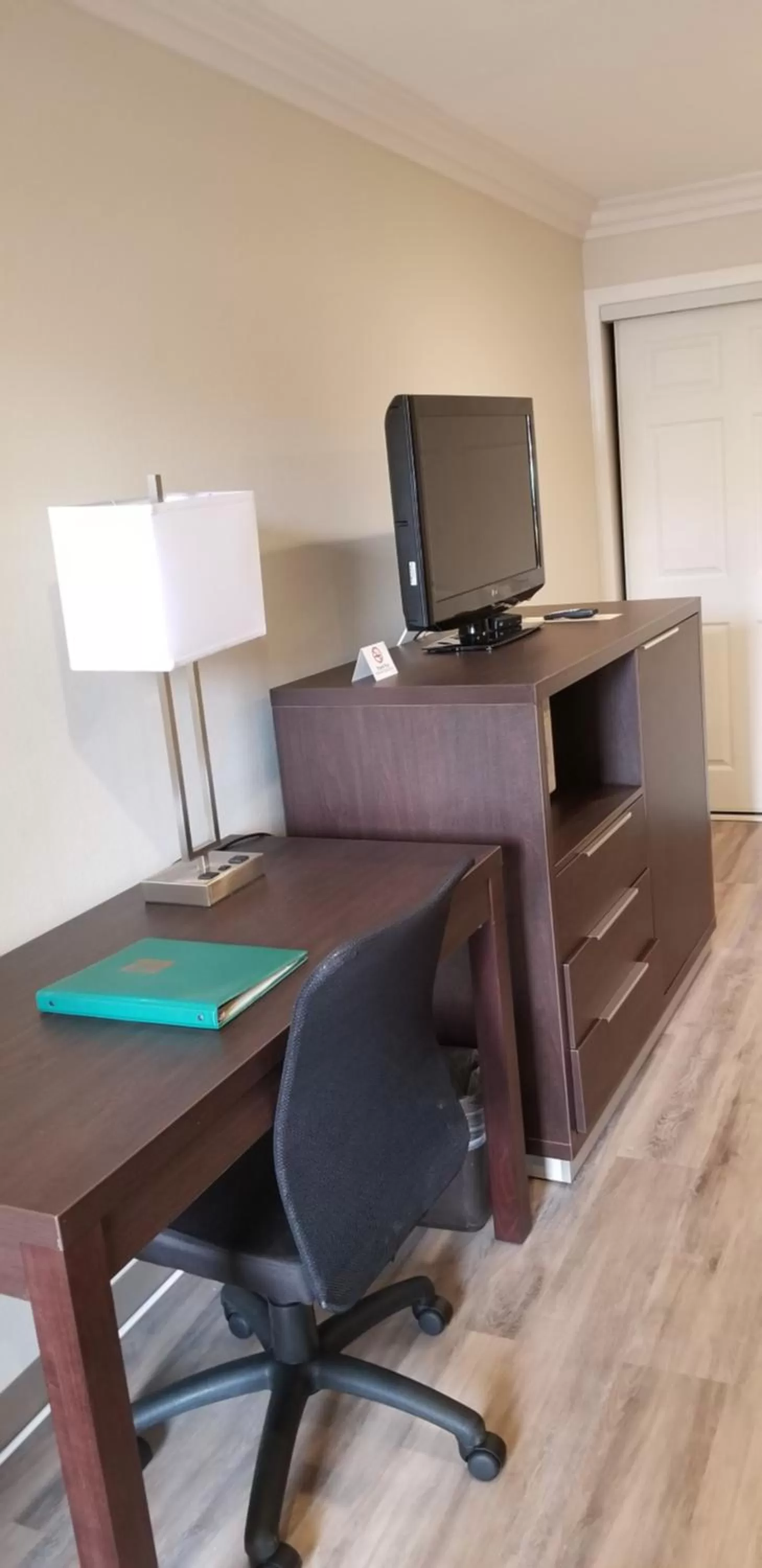 Standard Room, 1 King Bed, Accessible Tub, Non Smoking in Quality Inn Long Beach - Signal Hill