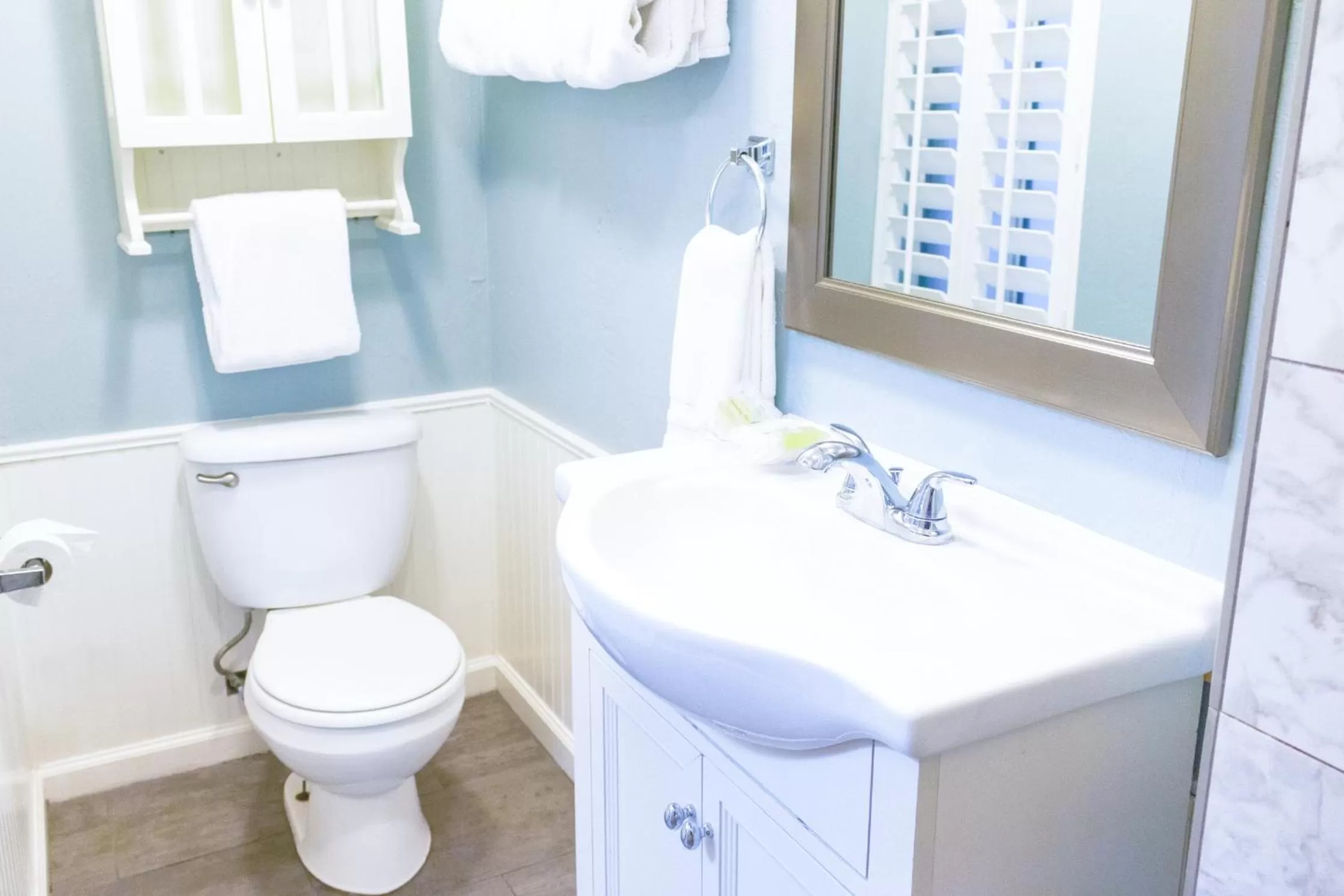Bathroom in Ocean Echo Inn & Beach Cottages