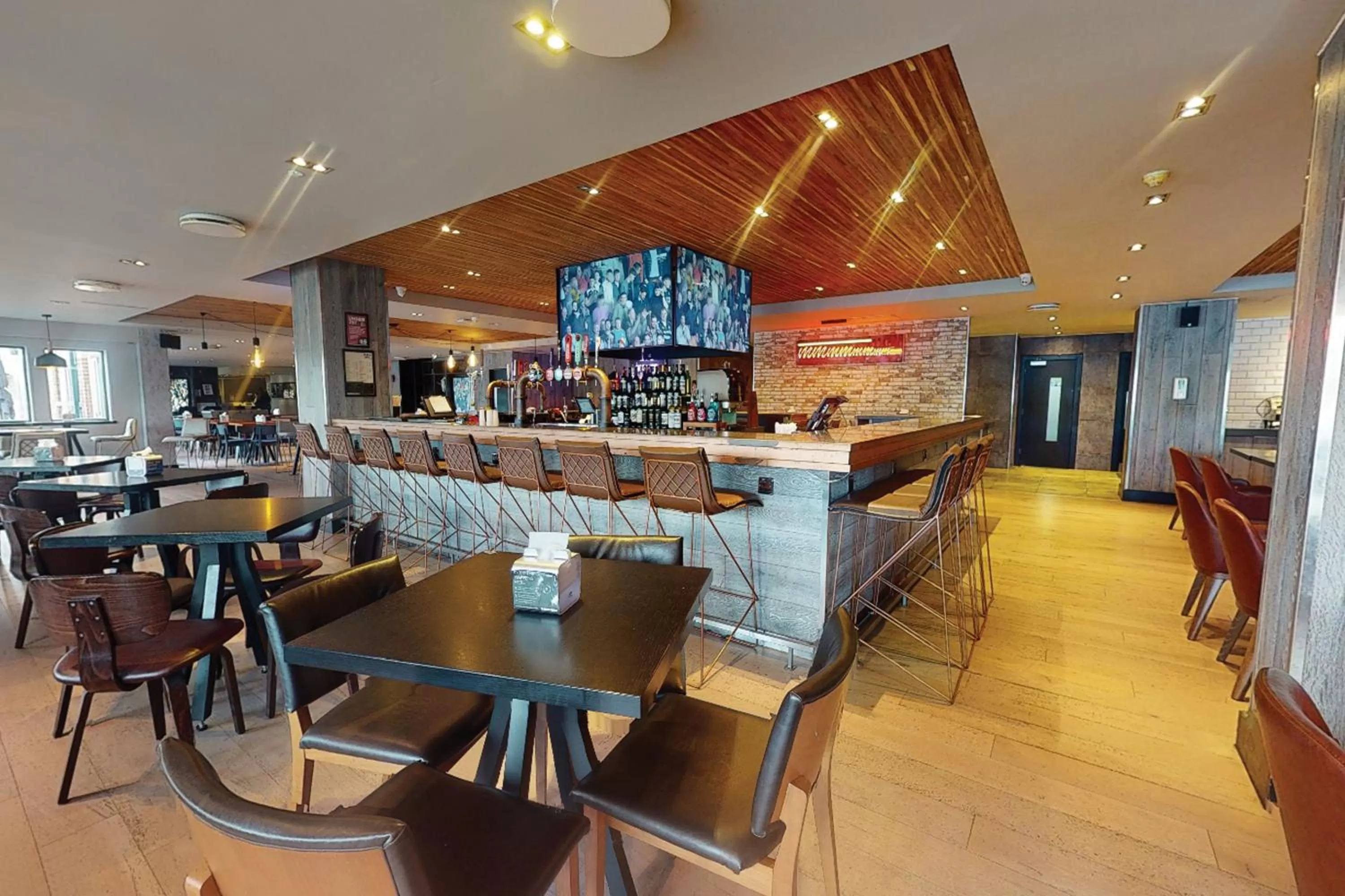 Restaurant/places to eat in Village Hotel Birmingham Walsall