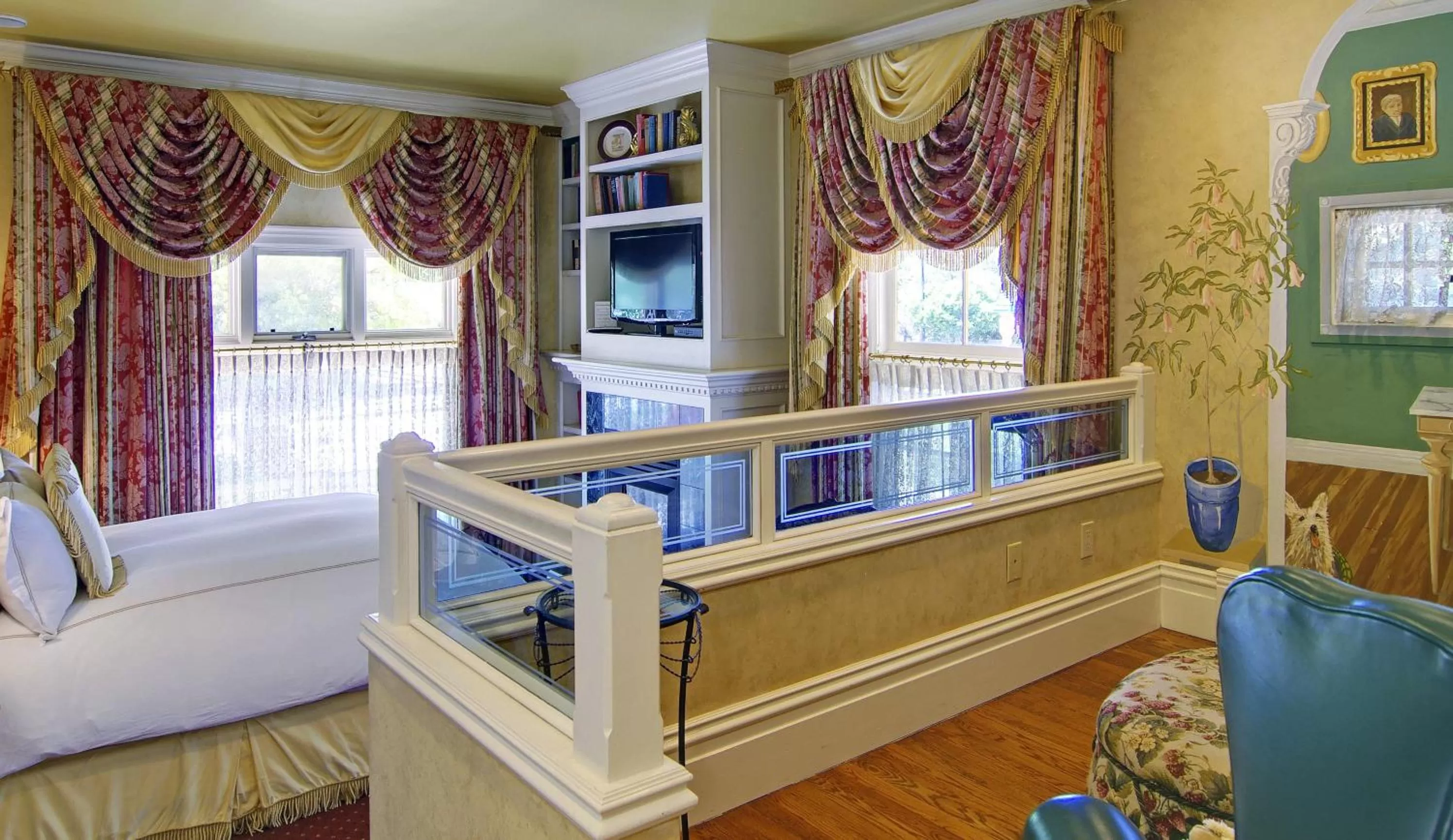 Queen Suite - single occupancy - Library in Inn at Depot Hill