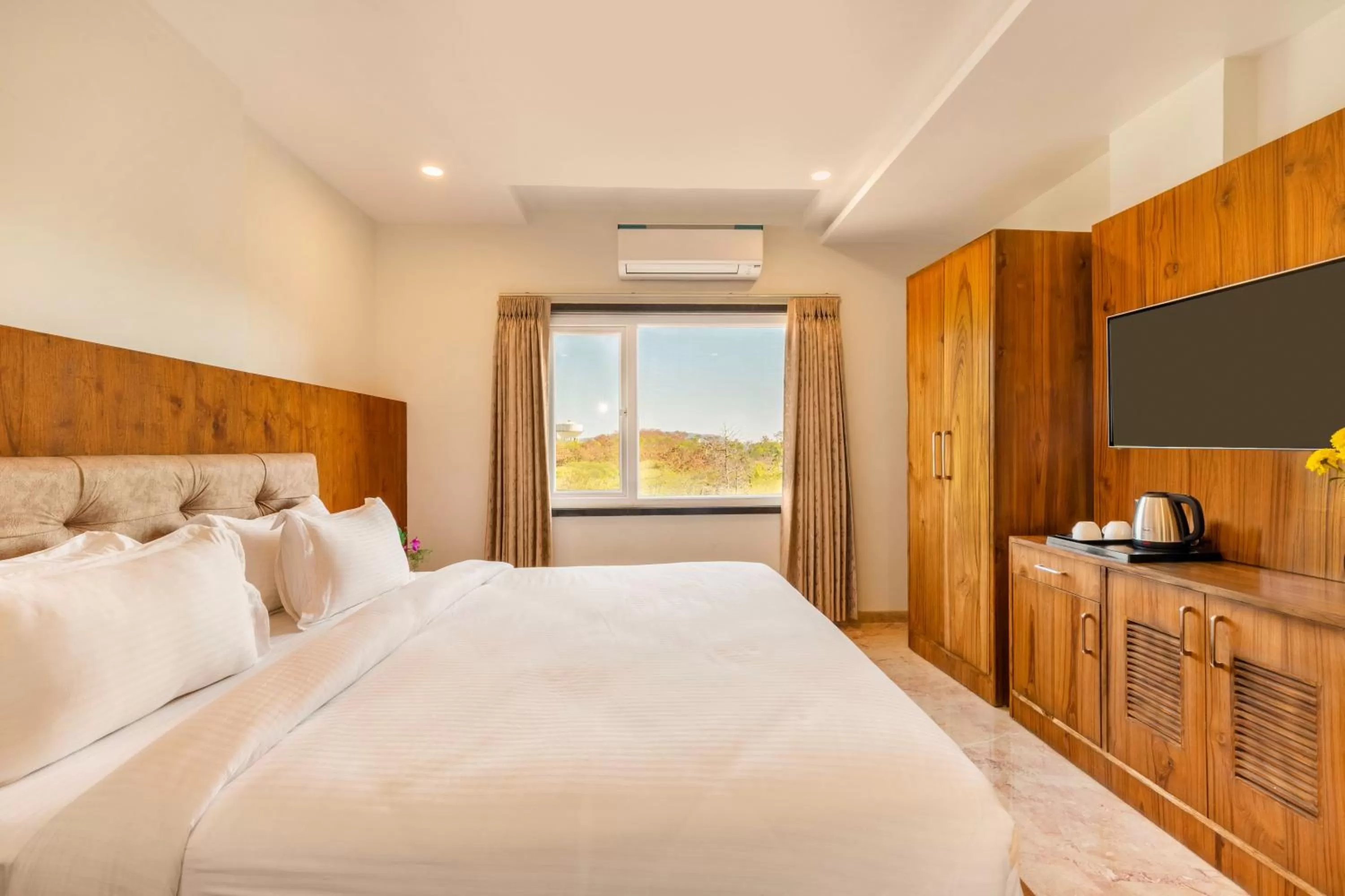 Bedroom, Bed in Seasons A Boutique Hotel