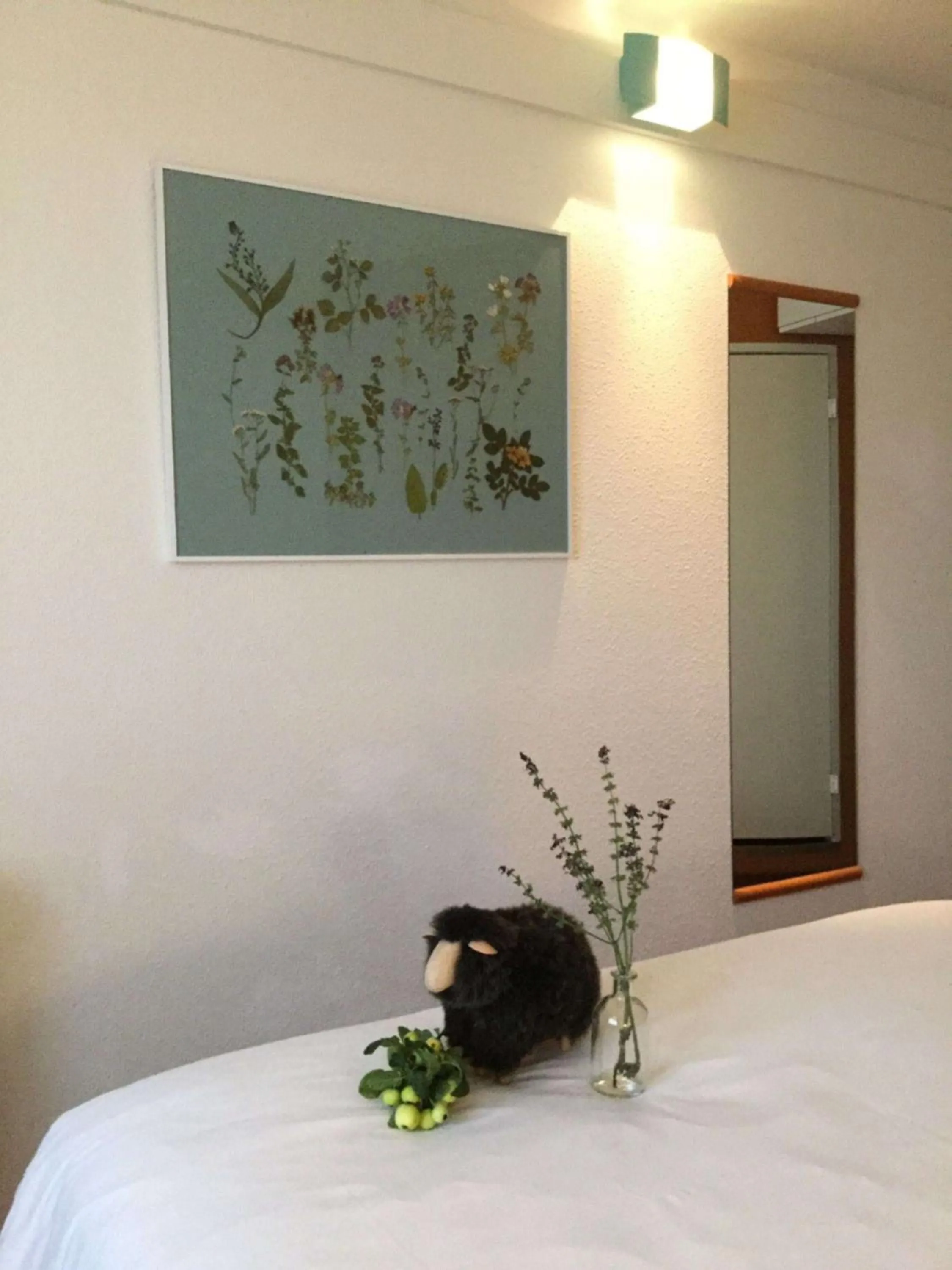 Toilet, Bed in ibis Hotel München Garching