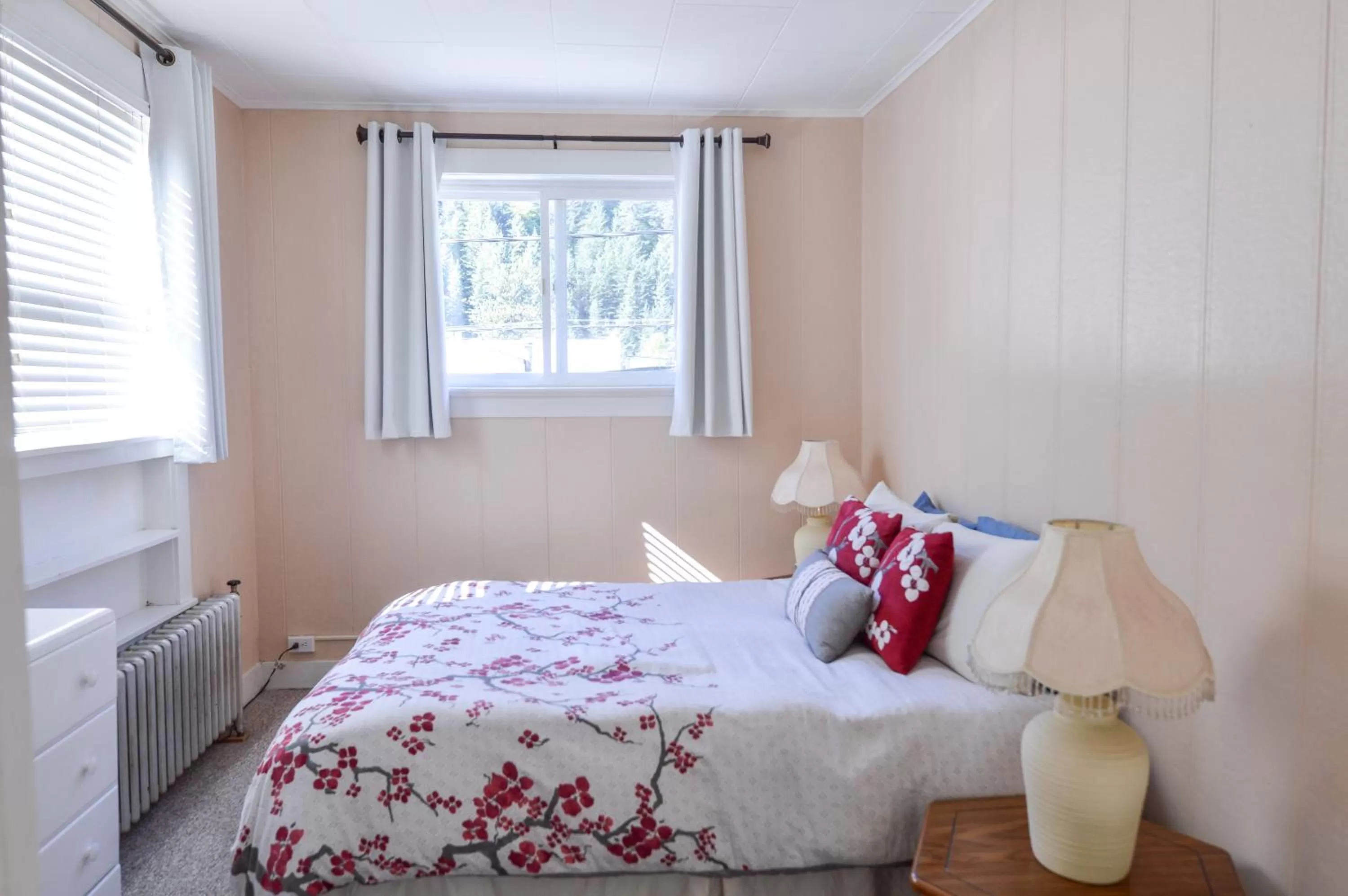 Bed in Brown & Hawkins Historical Apartments