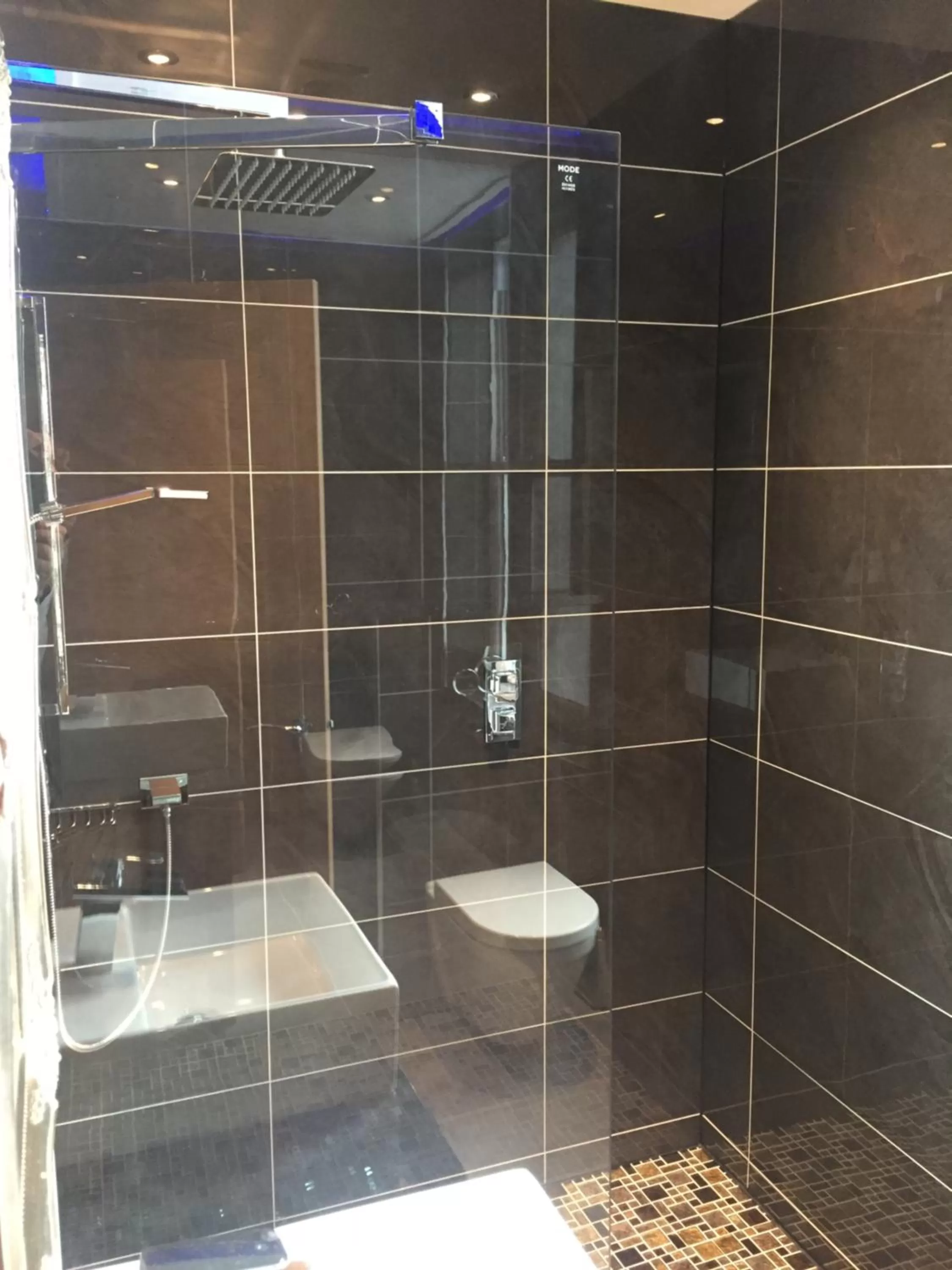Shower in Halvard Hotel