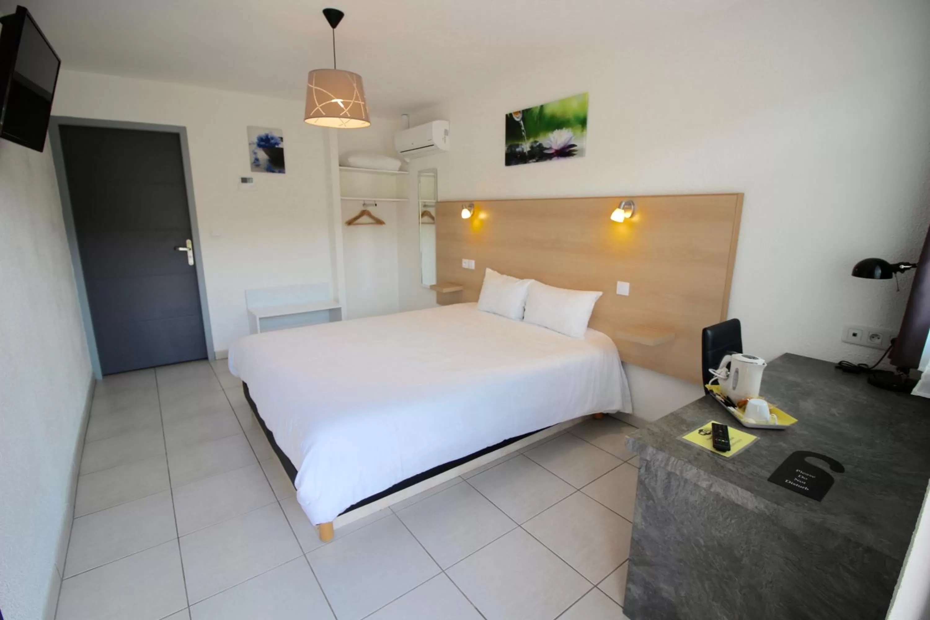 Photo of the whole room, Bed in Hôtel Le 15 Périgueux proximité A 89