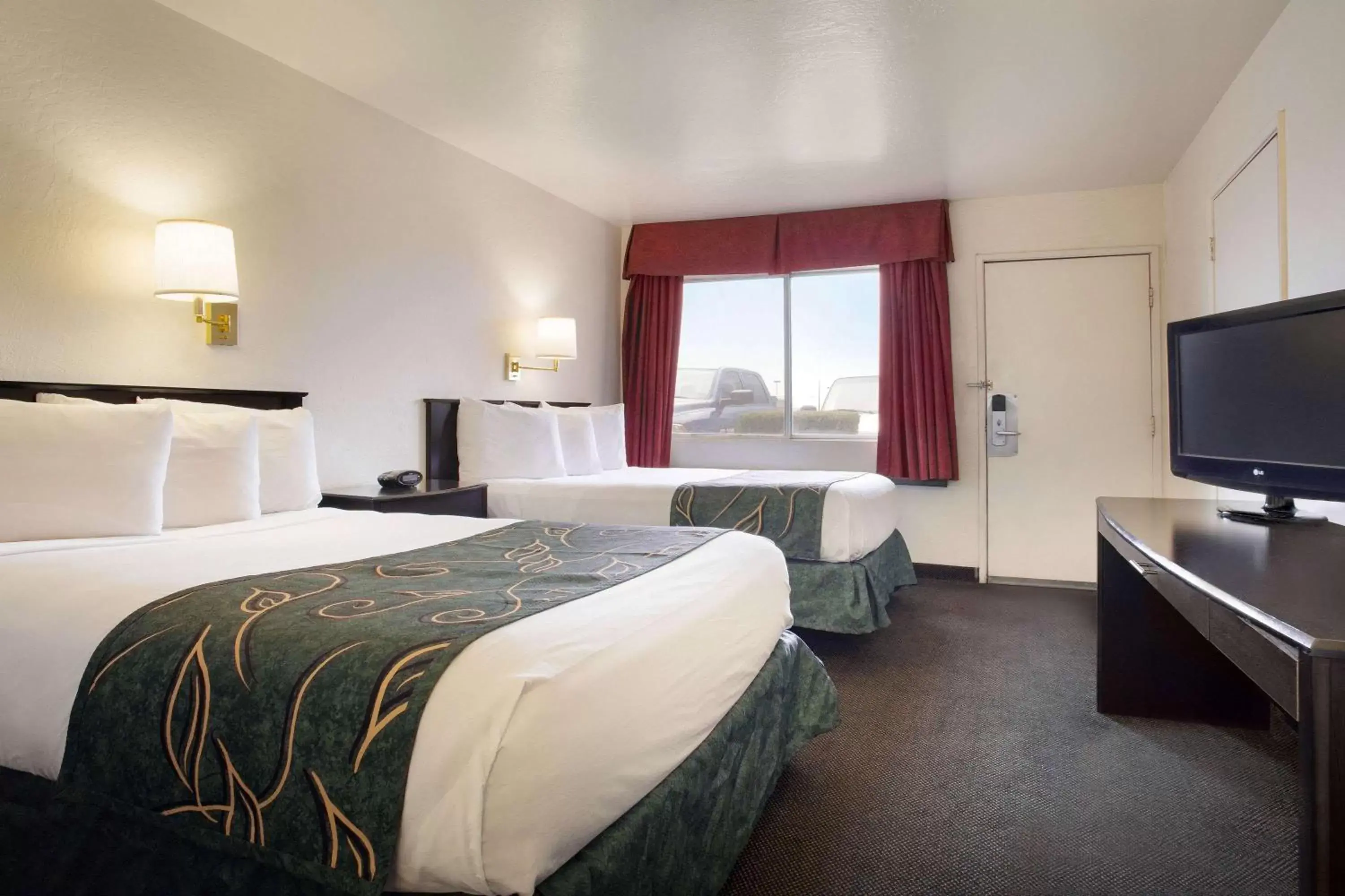 Double Room with Two Double Beds - Non-Smoking in Travelodge by Wyndham Winslow Double Room with Two Double Beds - Non-Smoking in Travelodge by Wyndham Winslow