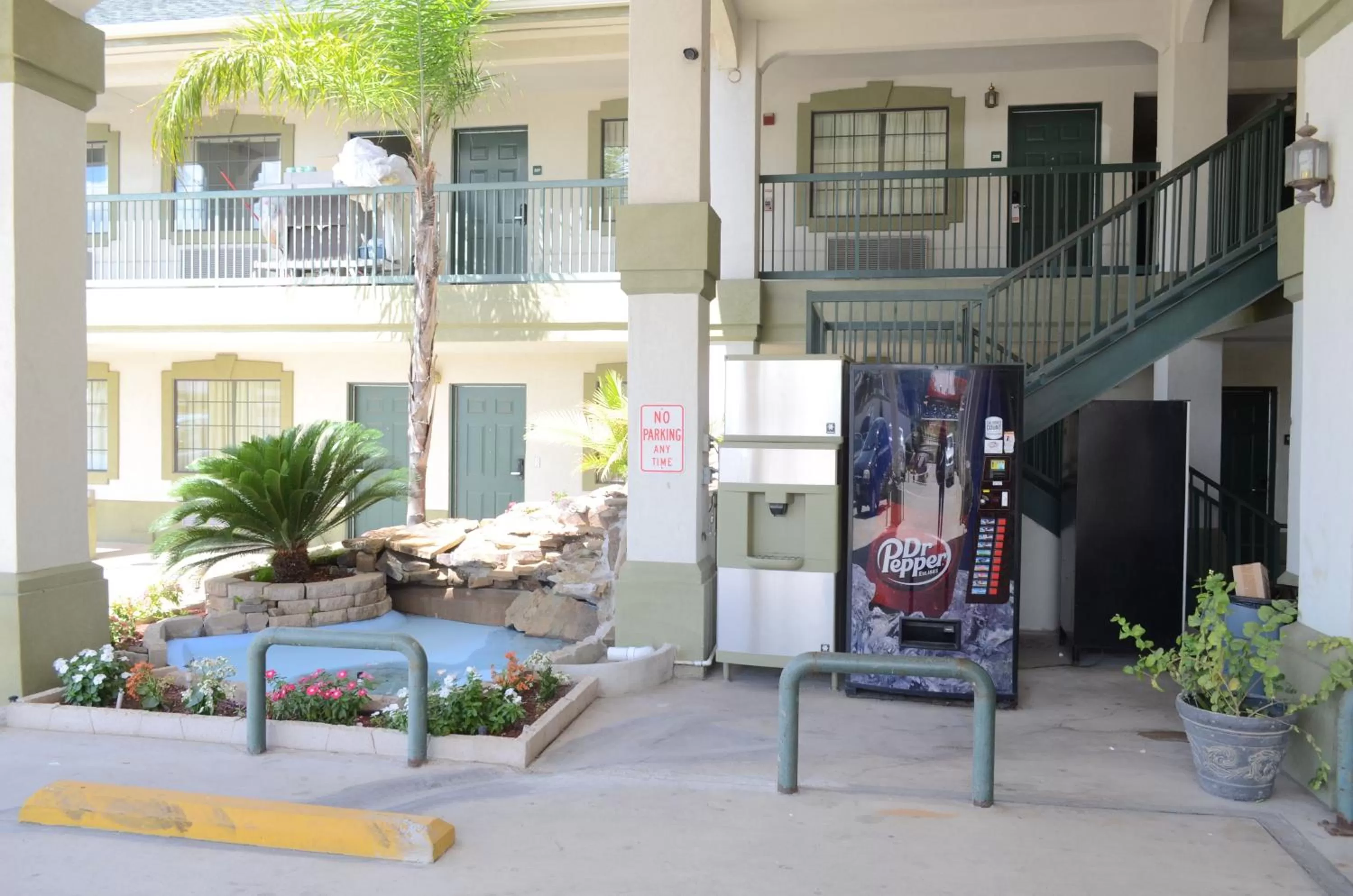 Facade/entrance in Scottish Inn and Suites NRG Park/Texas Medical Center - Houston