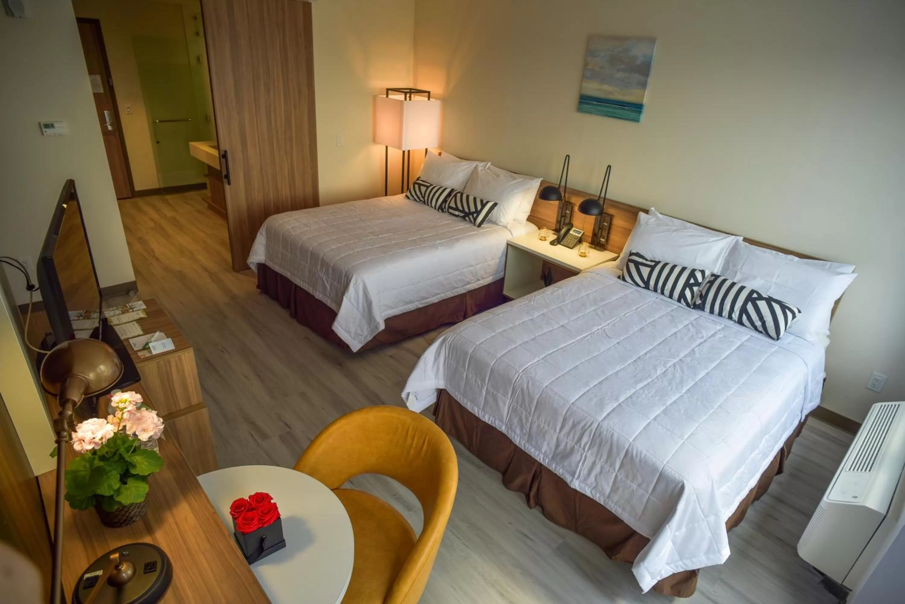 Bedroom, Bed in Wyndham Garden North Bergen - Secaucus