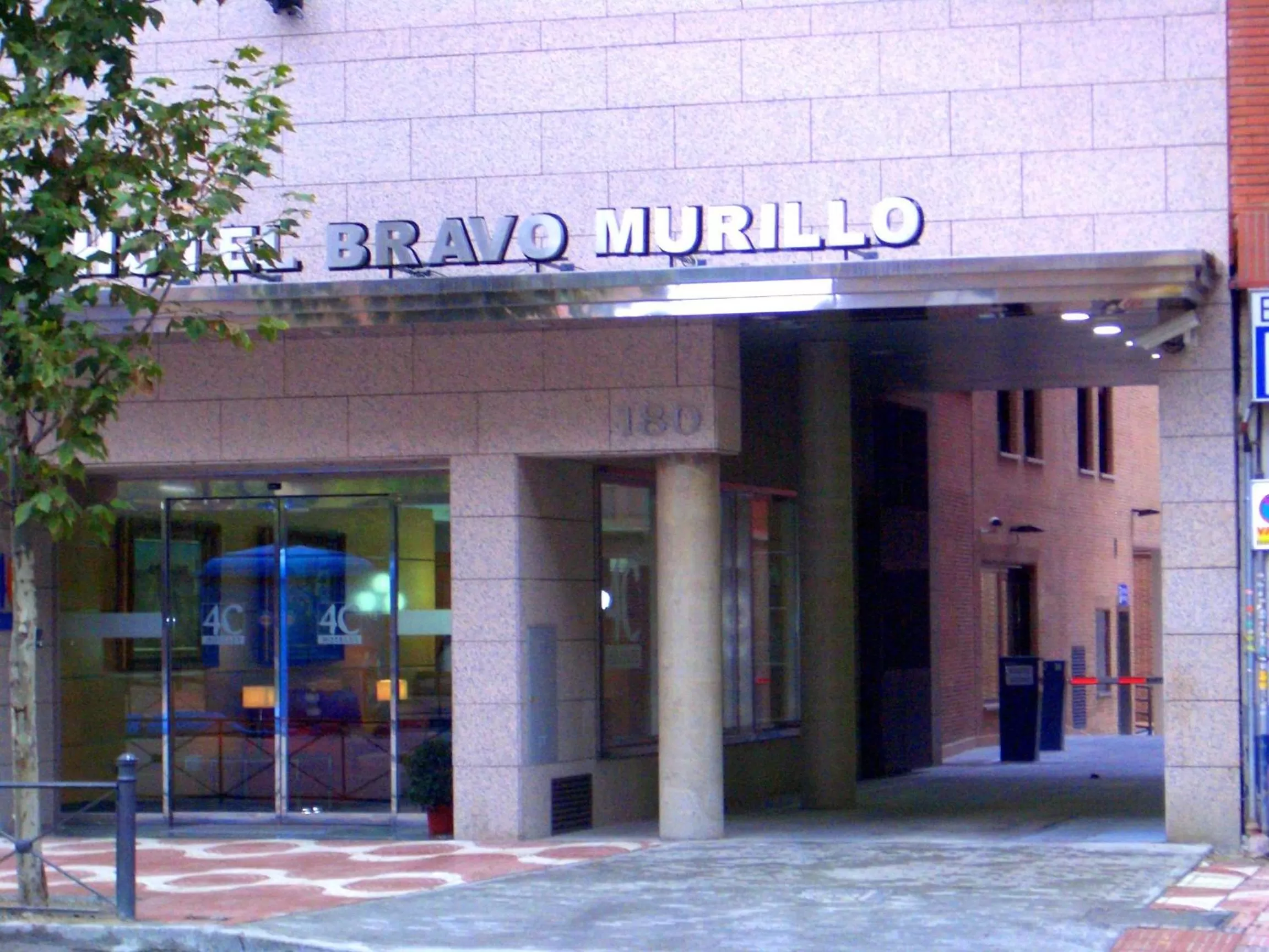 Facade/entrance in 4C Bravo Murillo