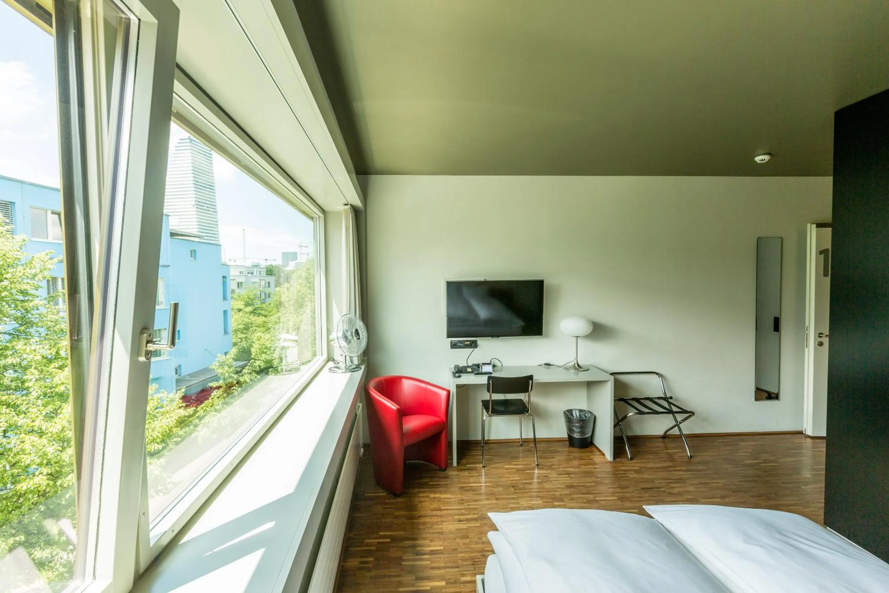 Photo of the whole room, Bed in Dasbreitehotel am Rhein