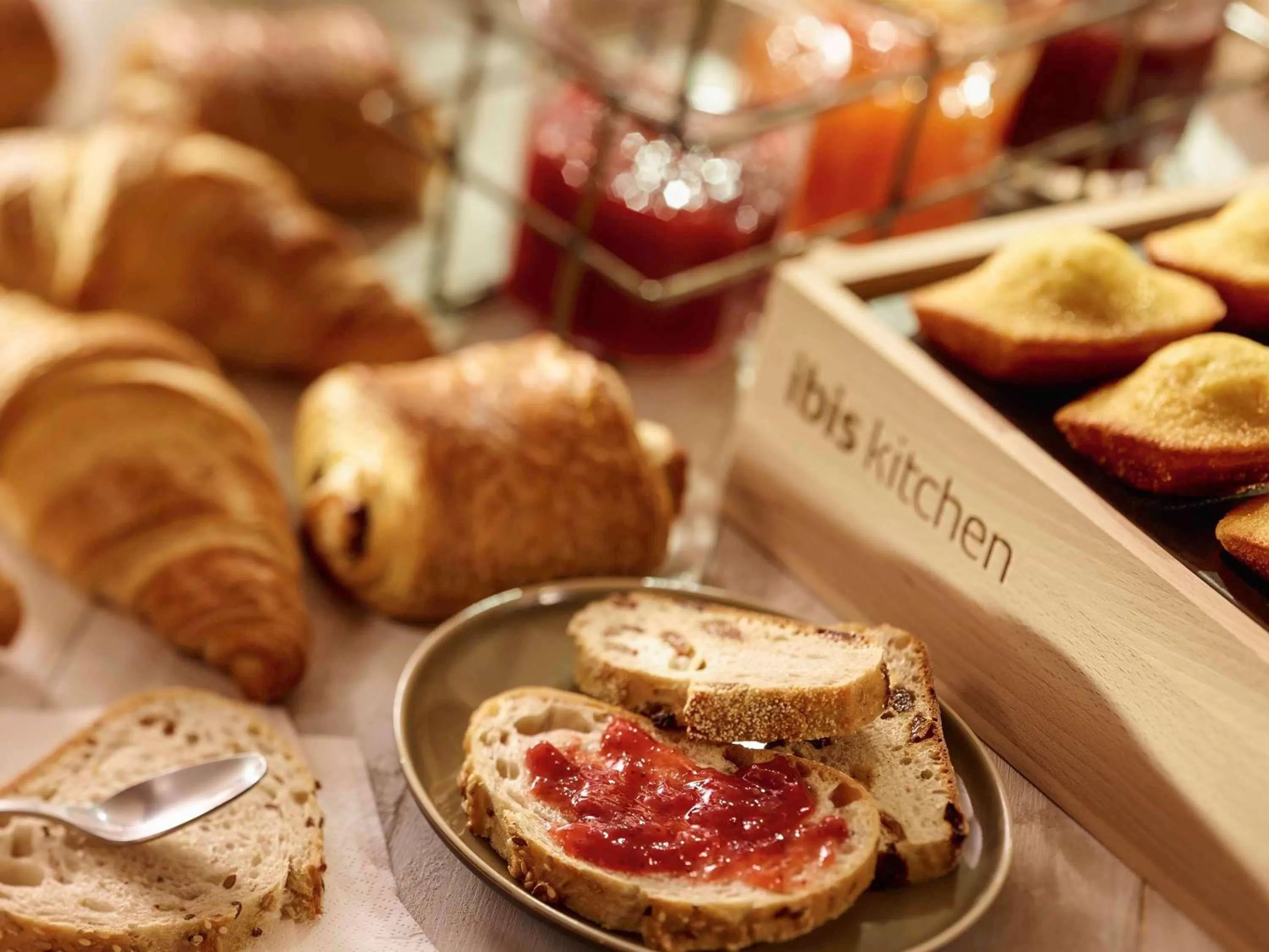 Restaurant/places to eat in ibis Angers Centre Chateau