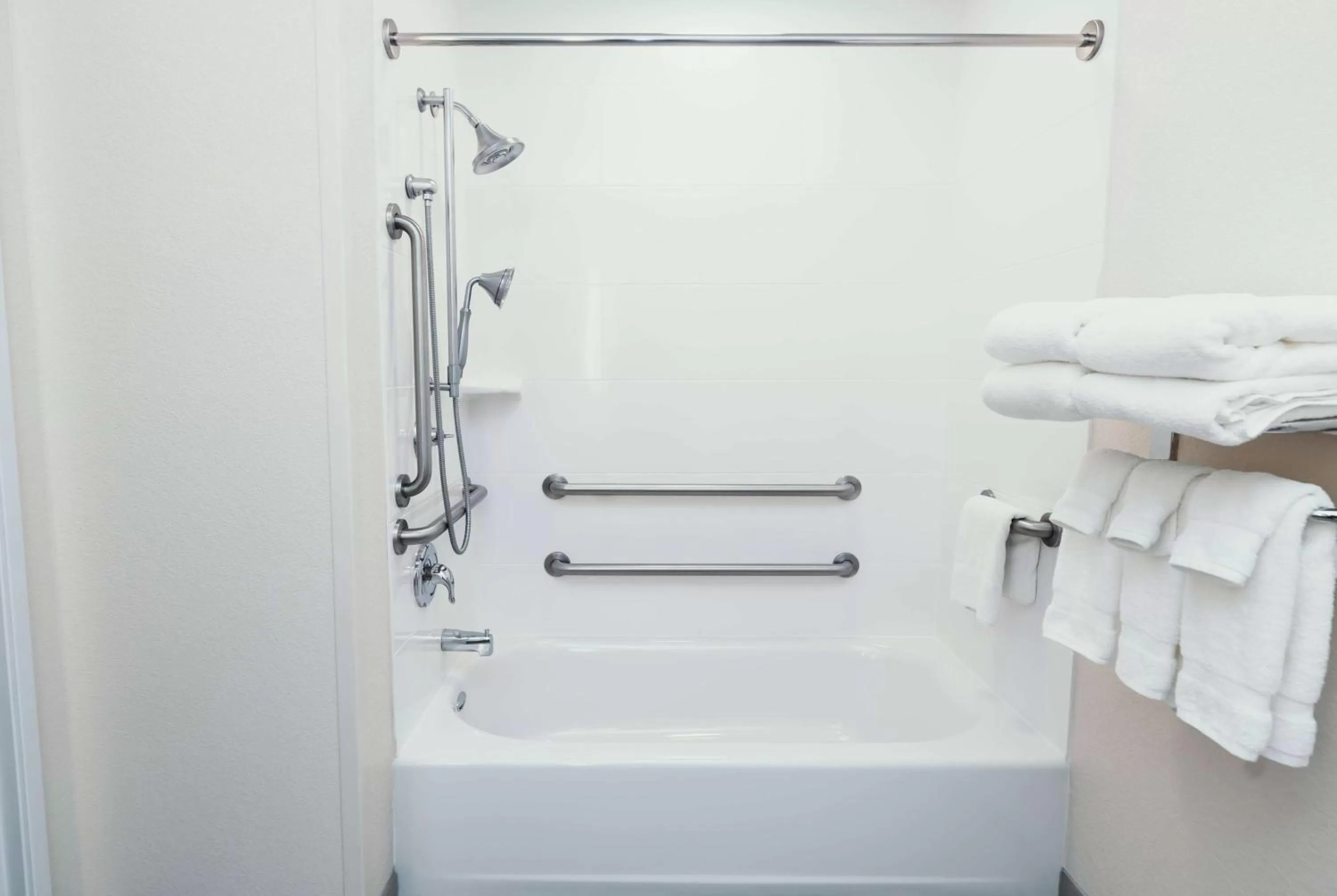 TV and multimedia in La Quinta Inn & Suites by Wyndham Ankeny IA - Des Moines IA