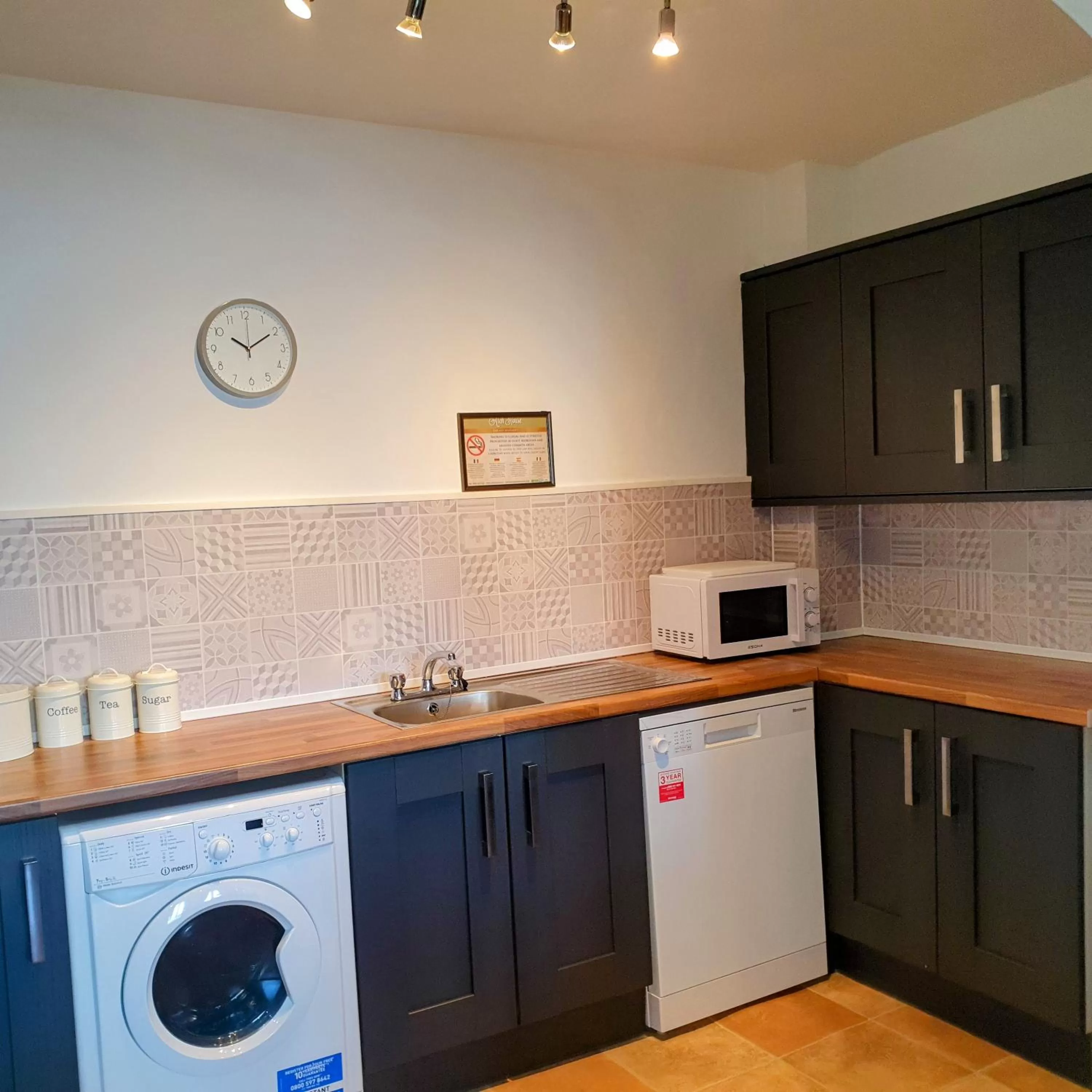 Kitchen or kitchenette in Arch House B&B & Apartments