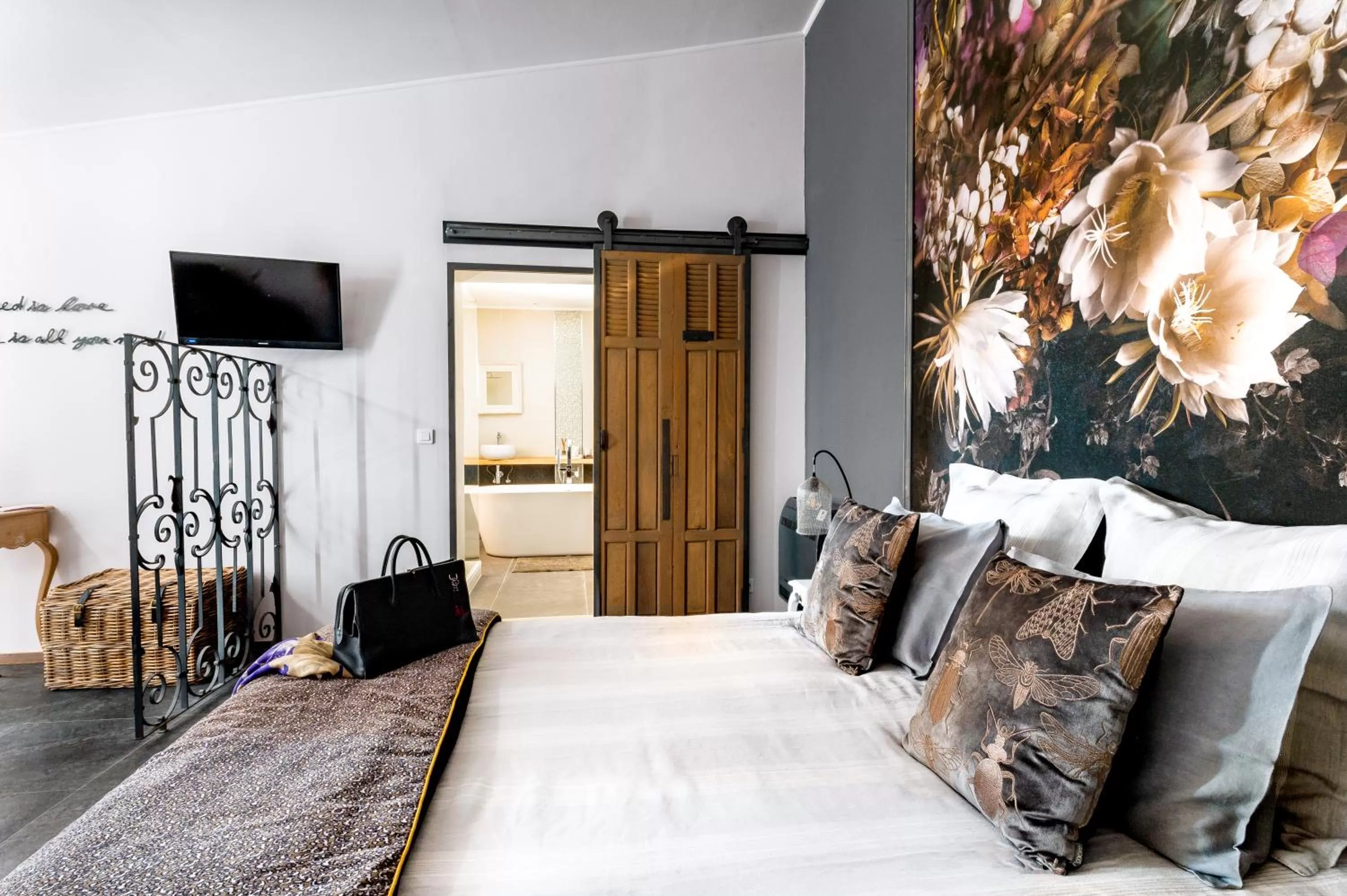 Photo of the whole room in Sous les Platanes B&B