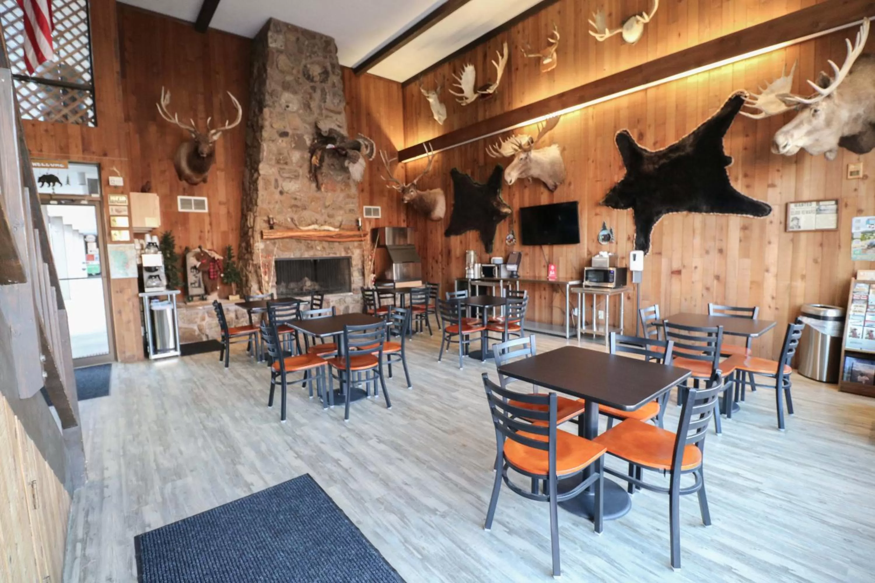 Lobby or reception in Bear Lodge Motel