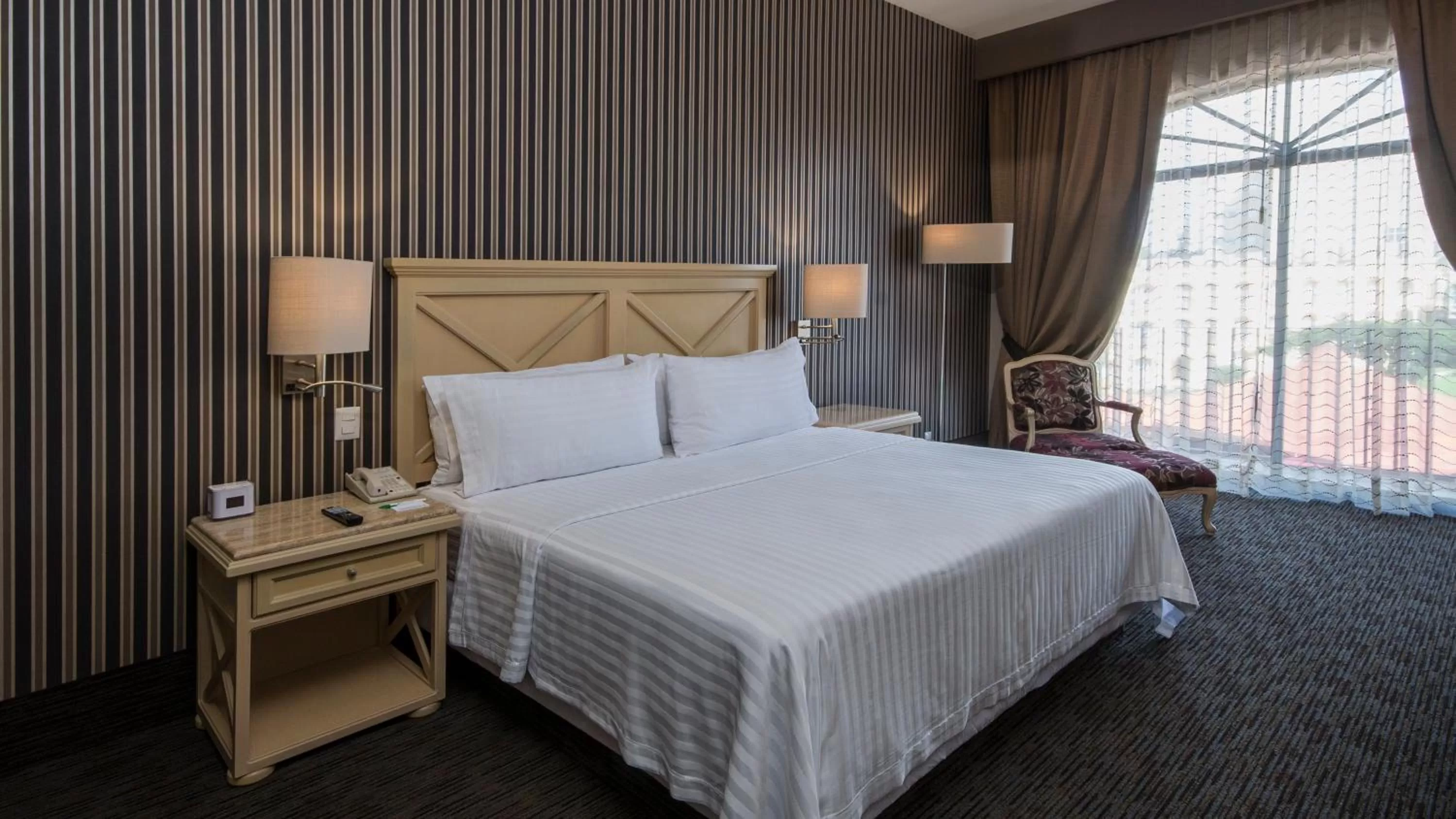 Photo of the whole room, Bed in Holiday Inn Queretaro Centro Historico by IHG