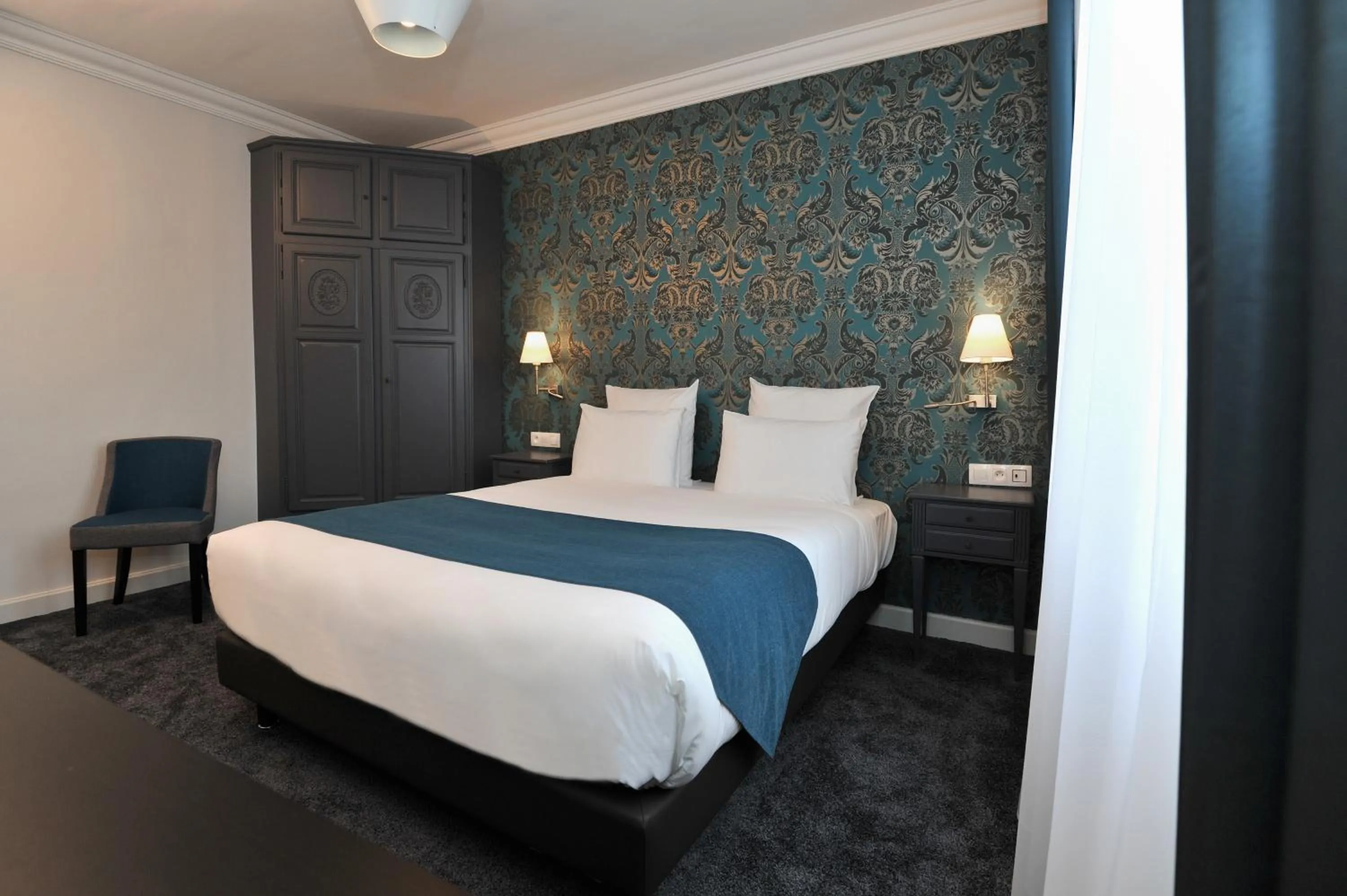 Bedroom, Bed in Mercure Paris Saint Cloud Hippodrome