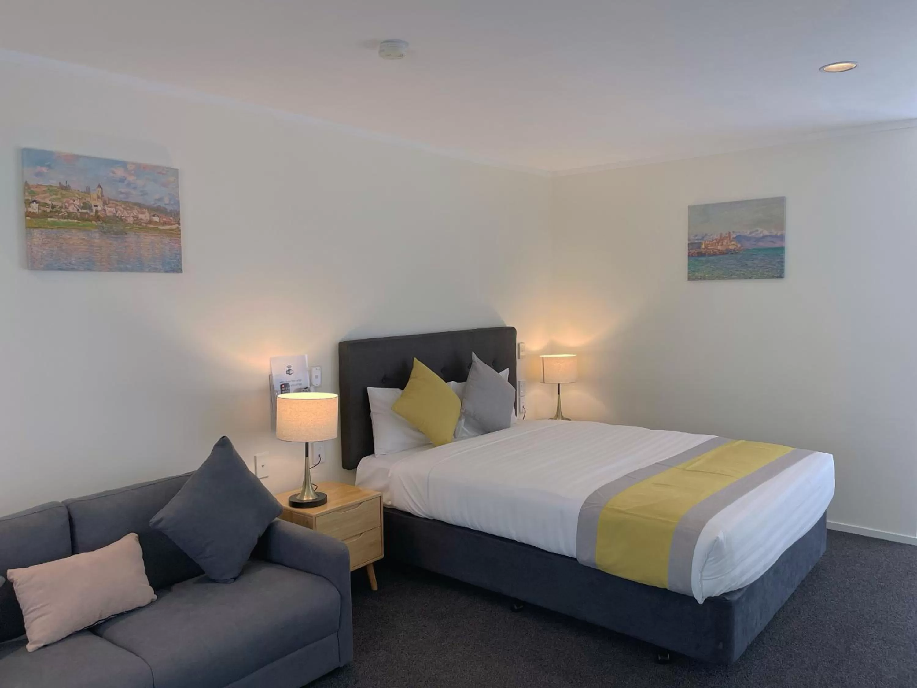 Bed in Royal Park Lodge