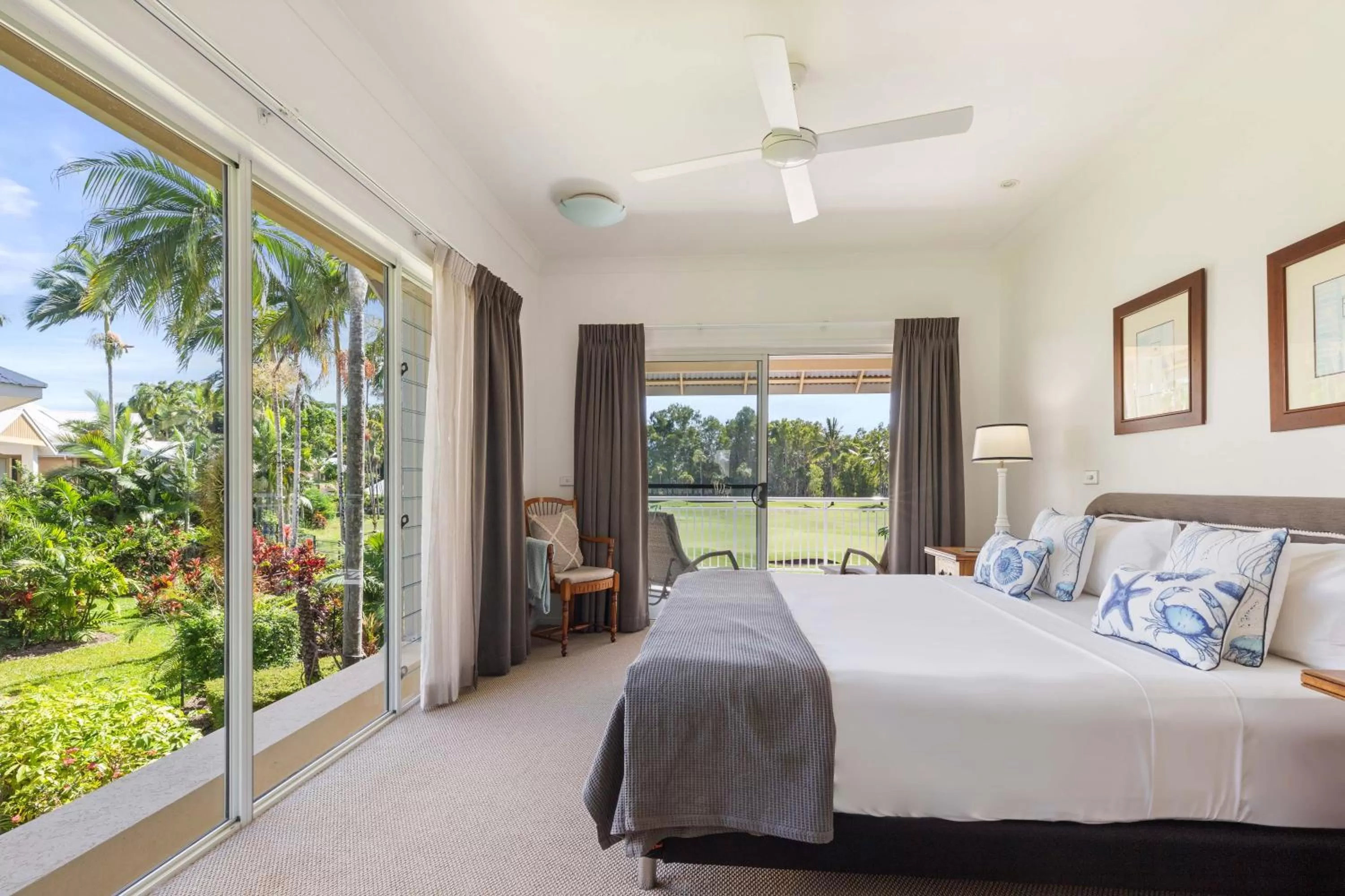 Bedroom, Bed in Paradise Links Resort Port Douglas