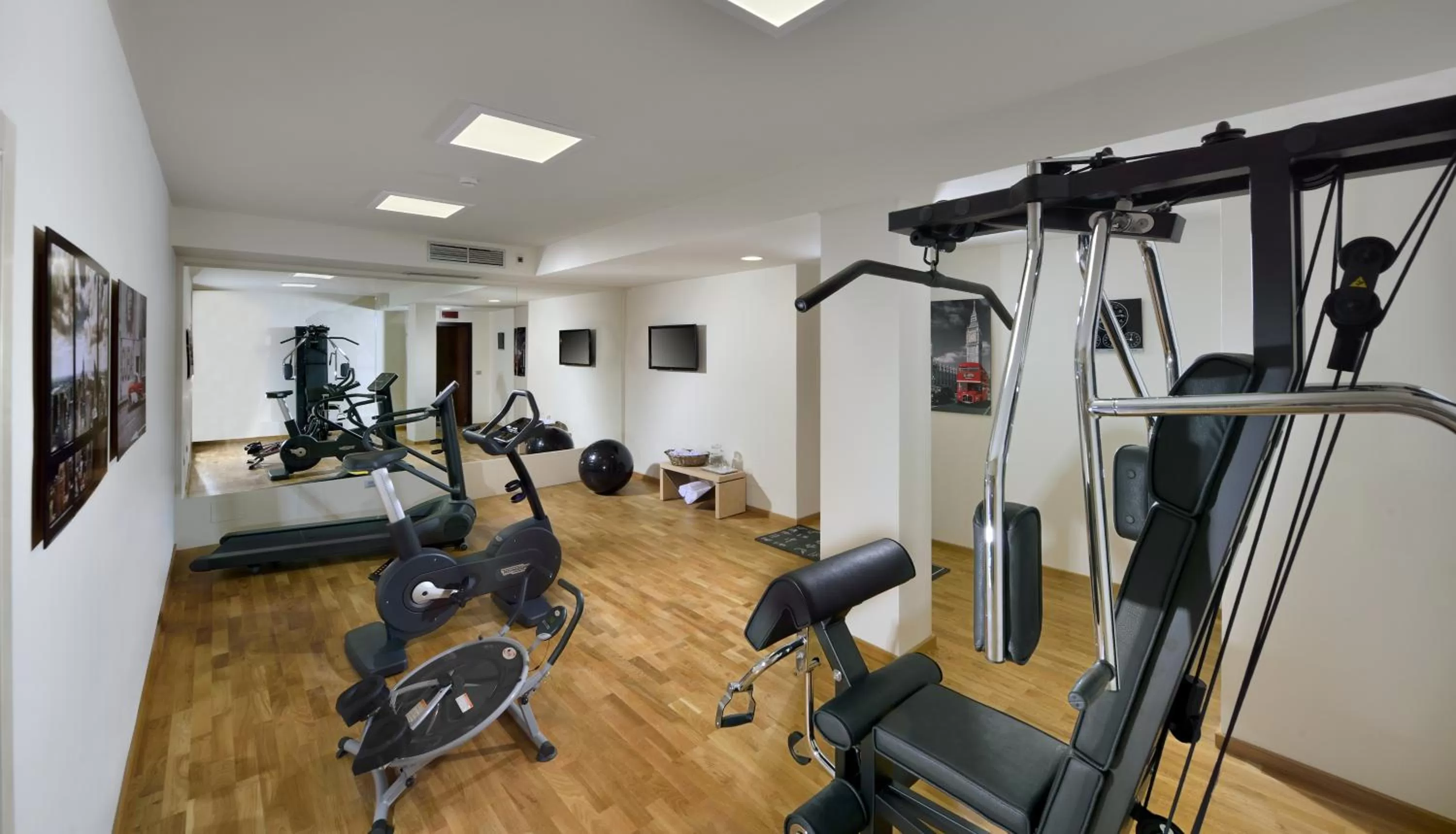 Fitness centre/facilities in Hotel Carlton