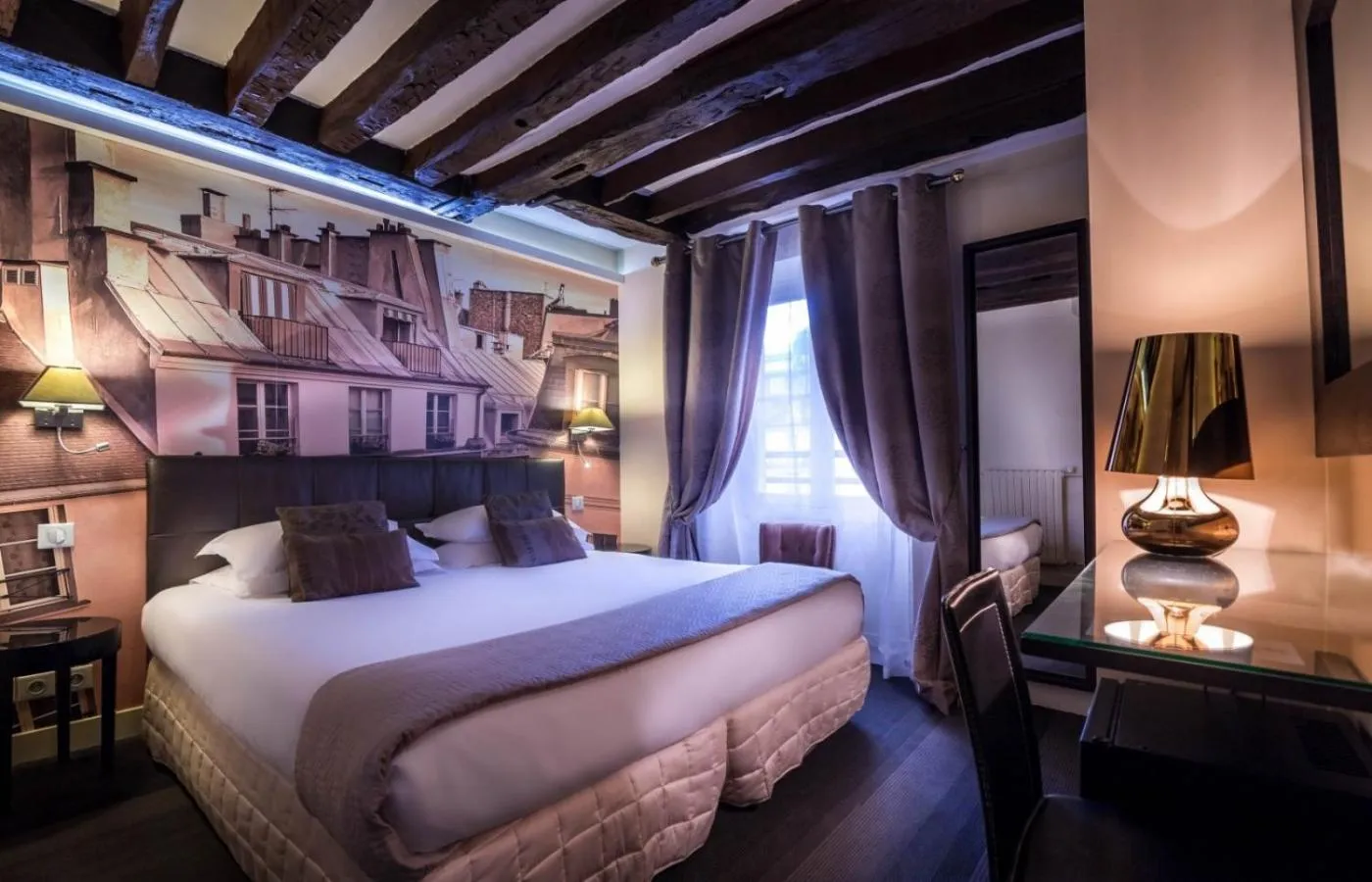 Bed in Hotel Ascot Opera