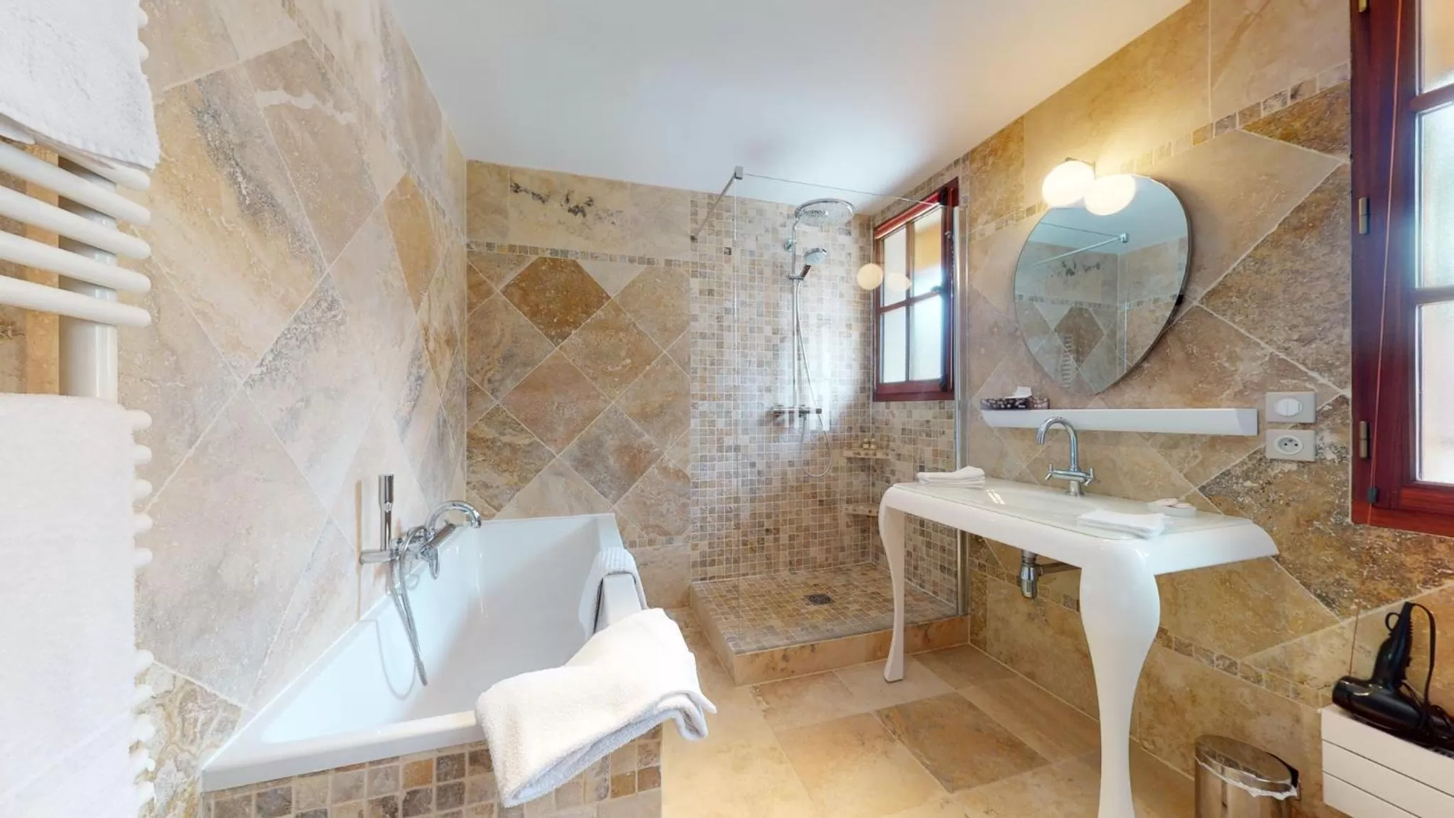 Shower in Besharat Gallery & Museum