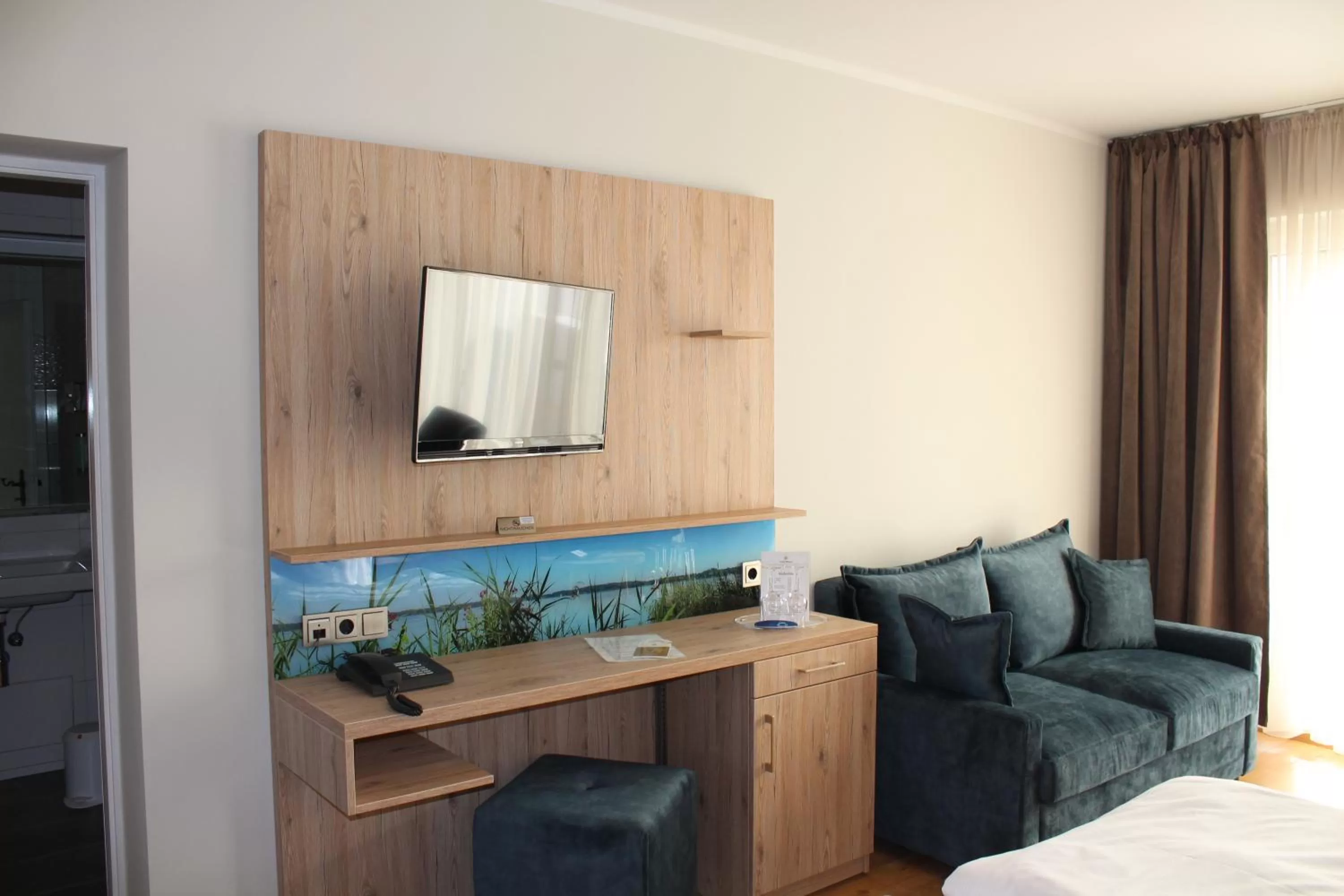 Seating area, Bed in Seehotel Fährhaus