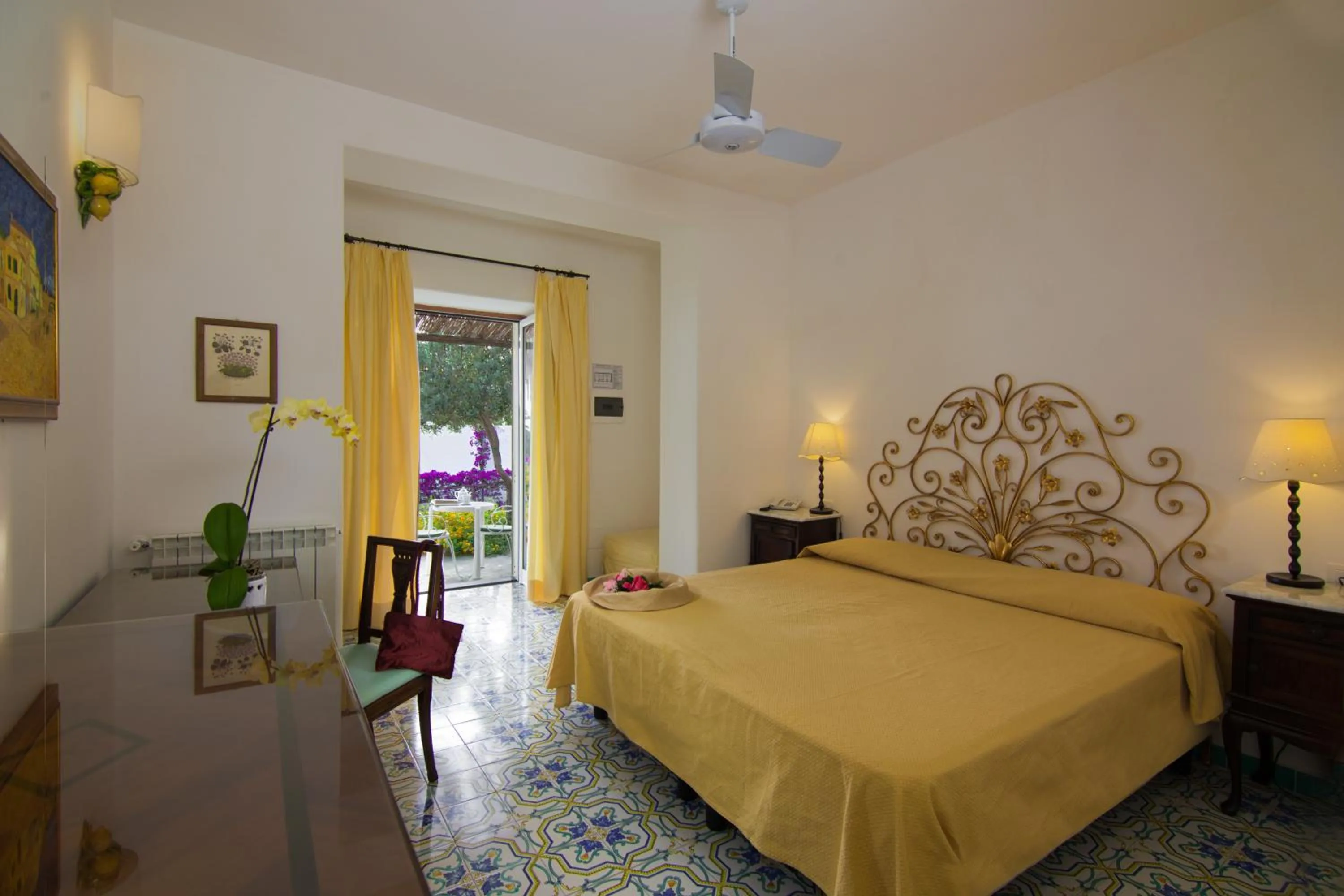 Bed in Semiramis Hotel De Charme & Pools