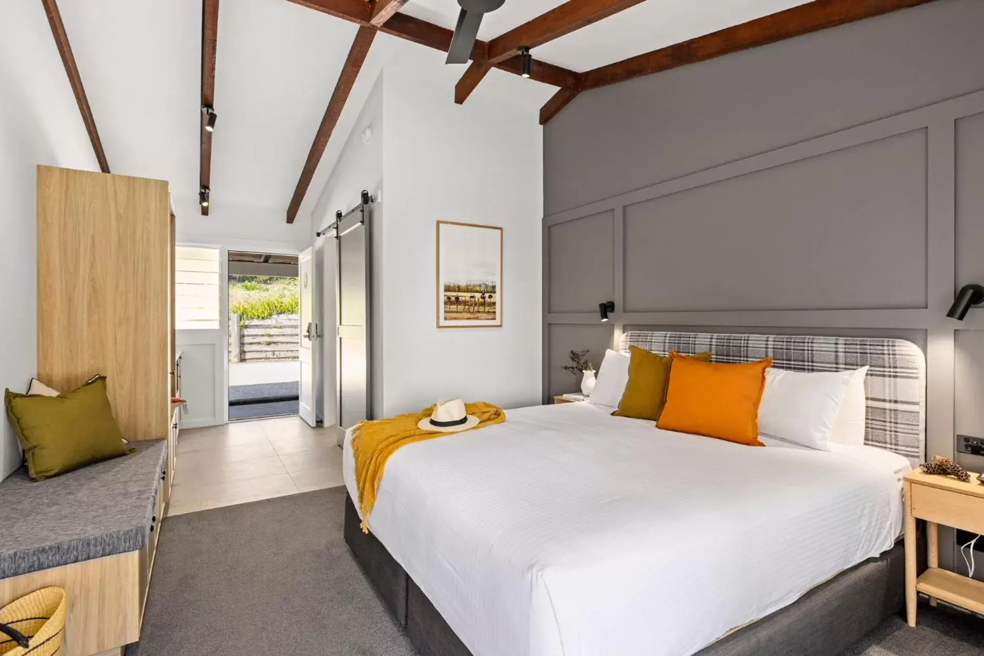 Deluxe King Room in The Lodge Bellingen Deluxe King Room in The Lodge Bellingen