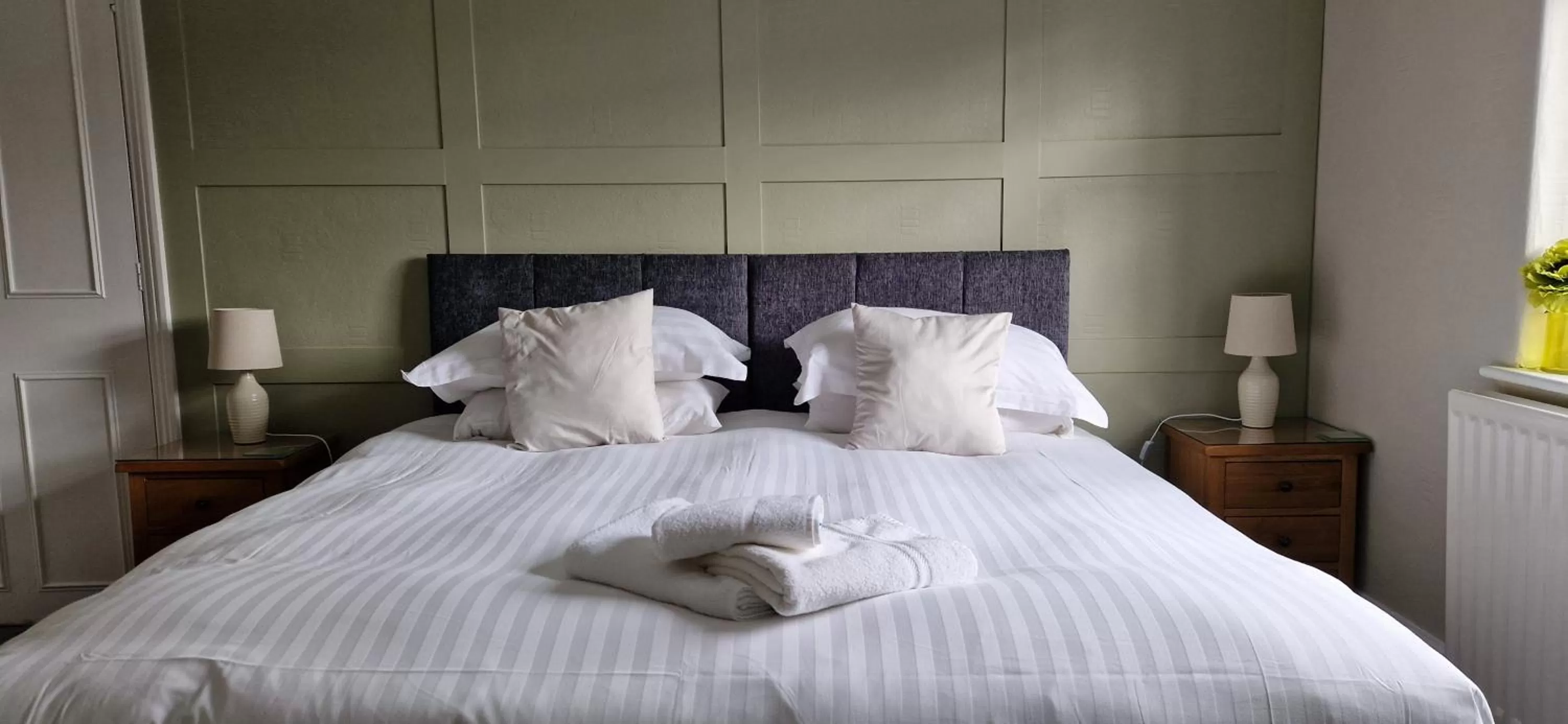 Bed in Glencoe Guest House