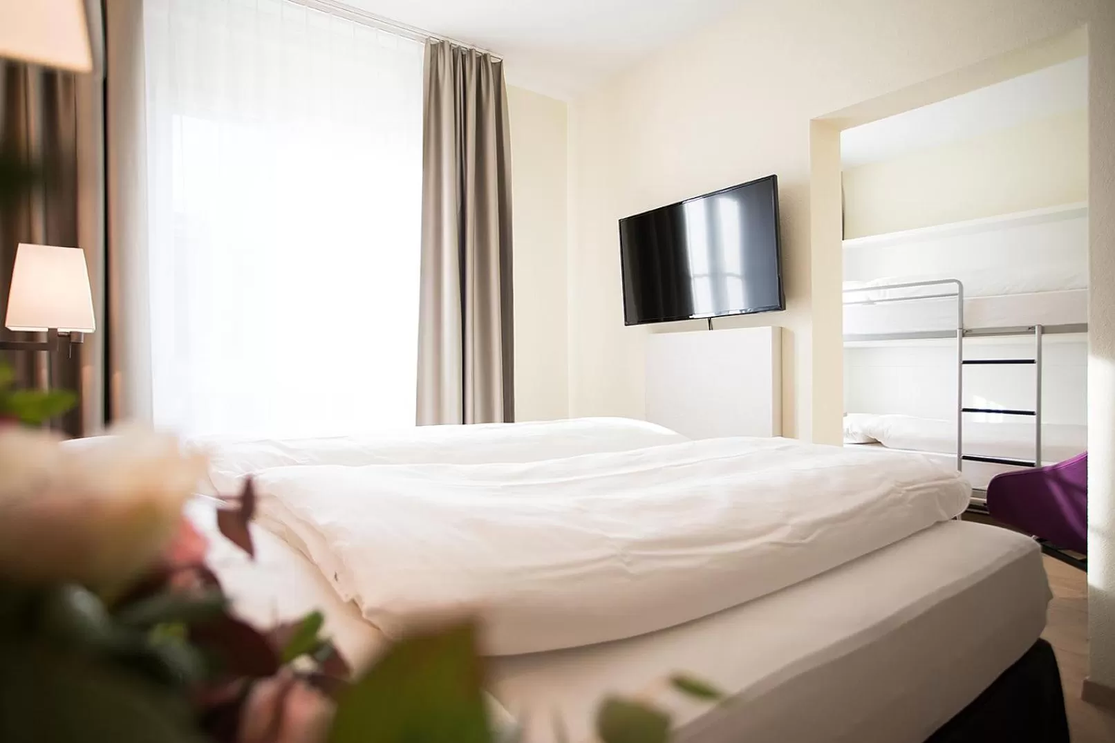 TV and multimedia, Bed in Kreuz Bern Modern City Hotel