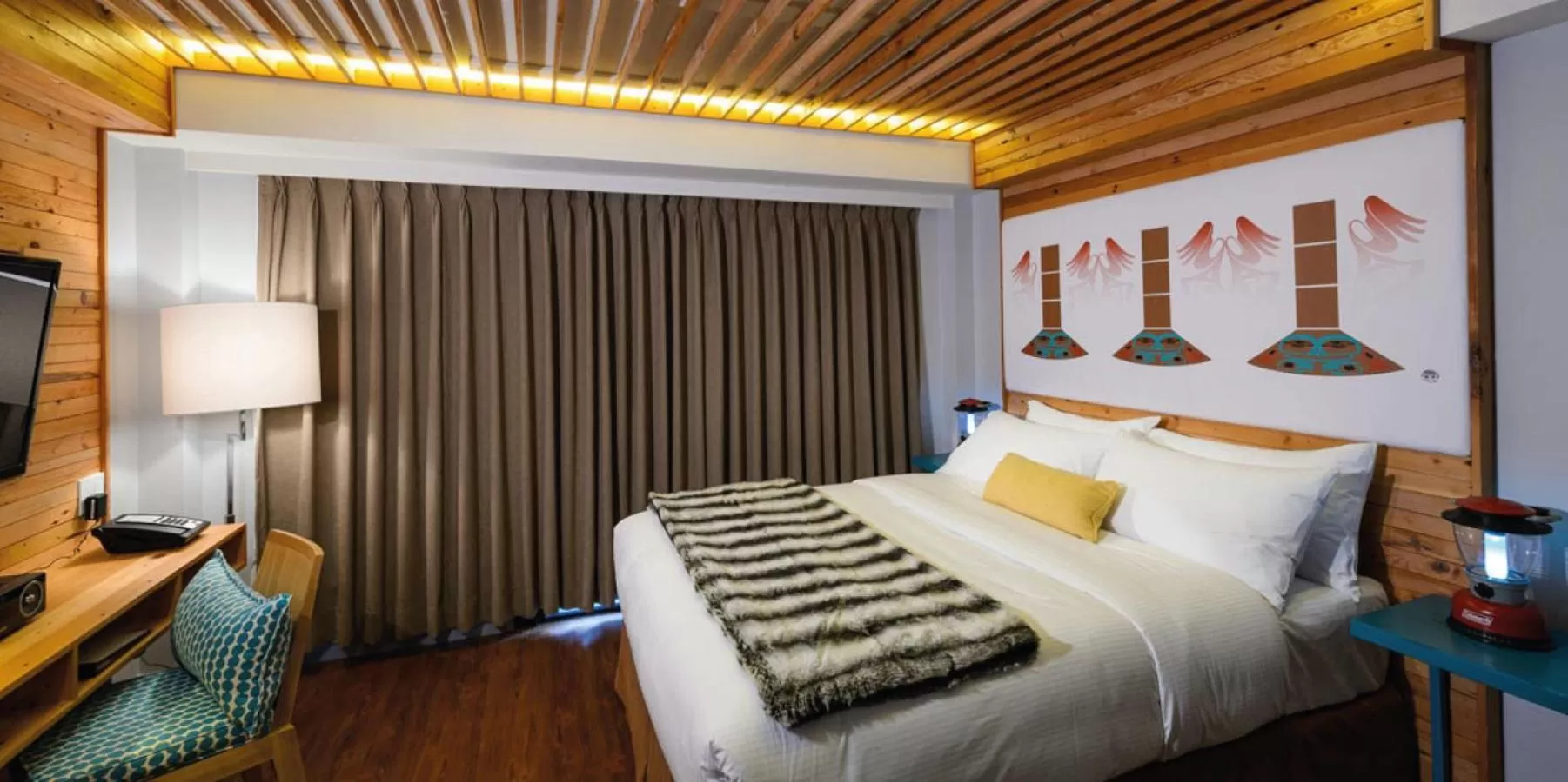 Bed in Skwachàys Lodge