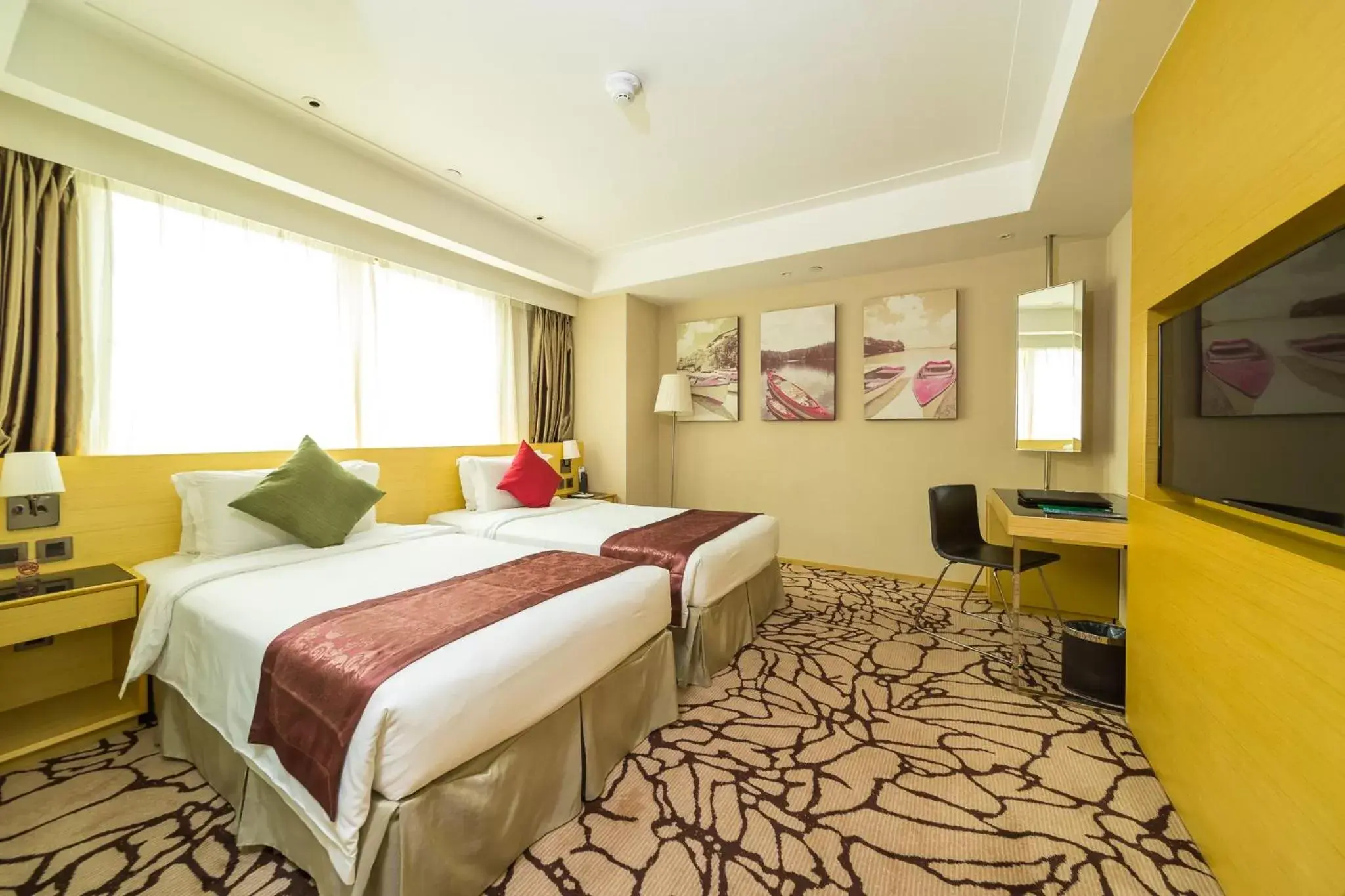 Deluxe Double or Twin Room with City View in Eco Tree Hotel Sheung Wan Deluxe Double or Twin Room with City View in Eco Tree Hotel Sheung Wan