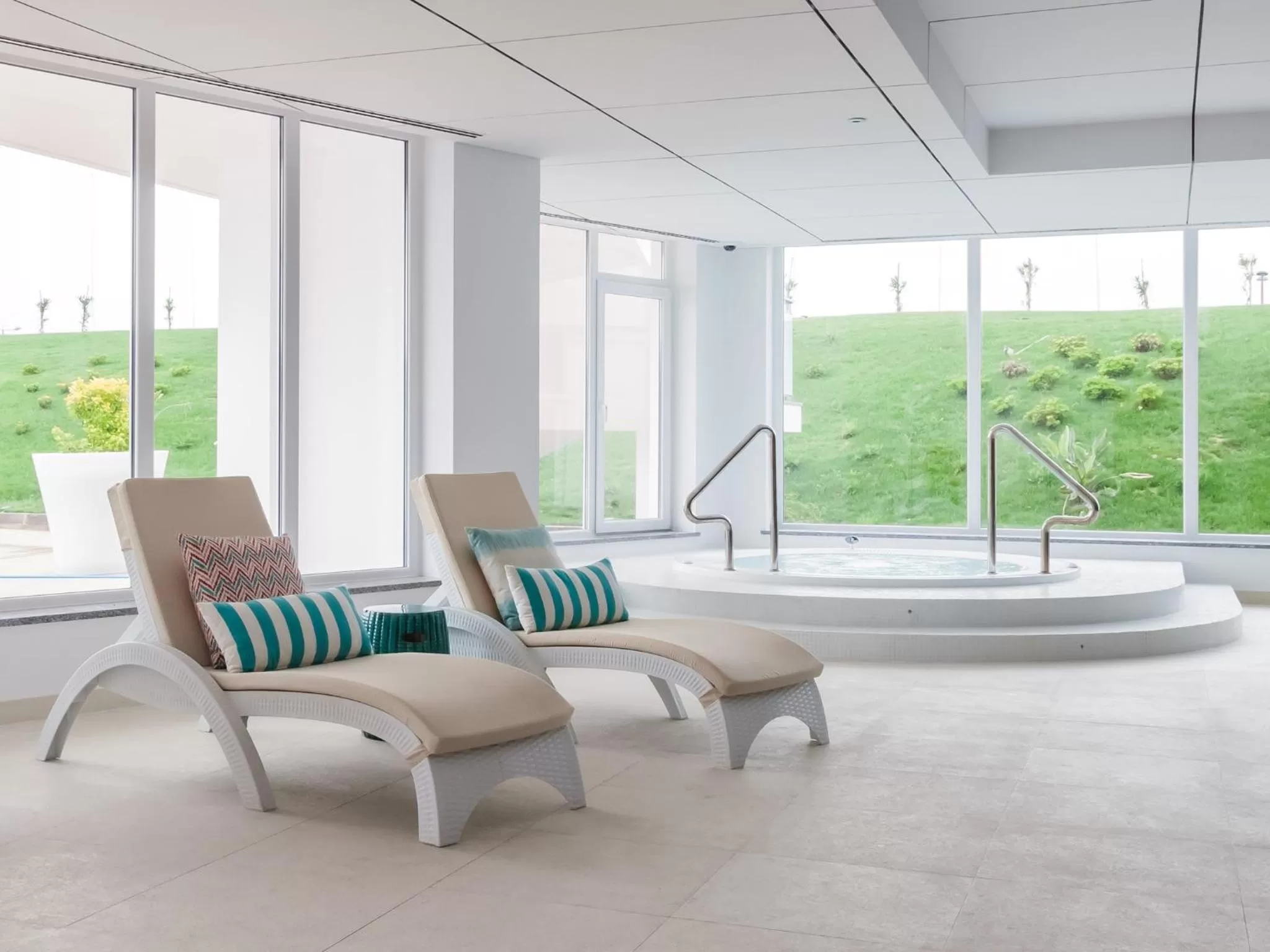 Hot Tub in MH Peniche